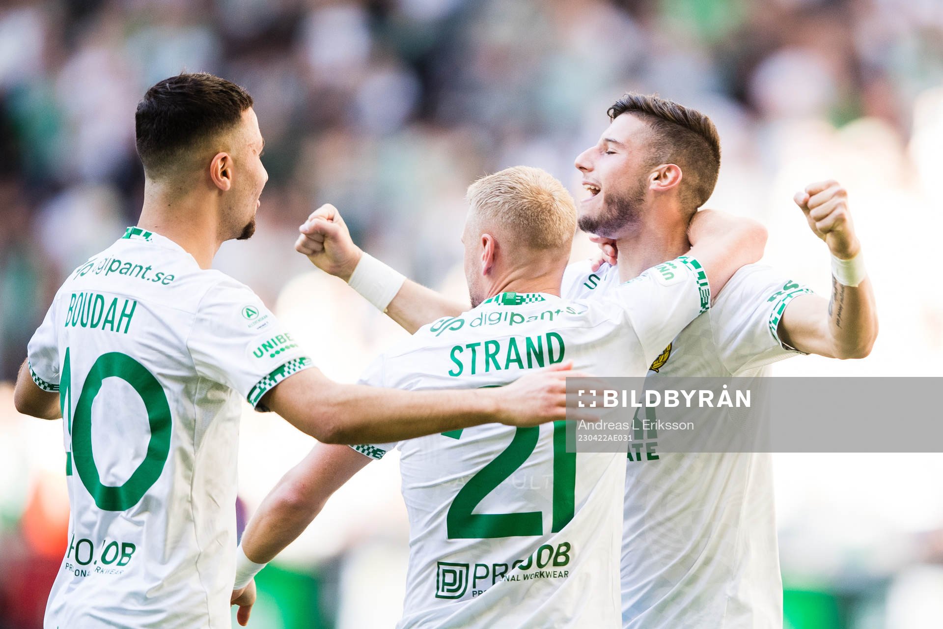 Hammarbys Viktor Djukanovic jublar tillsammans med Abdelrahman Boudah Saidi och Simon Strand efter att ha gjort 2-0 för Hammarby under fotbollsmatchen i Allsvenskan mellan Hammarby och Varberg den 22 april 2023 i Stockholm.