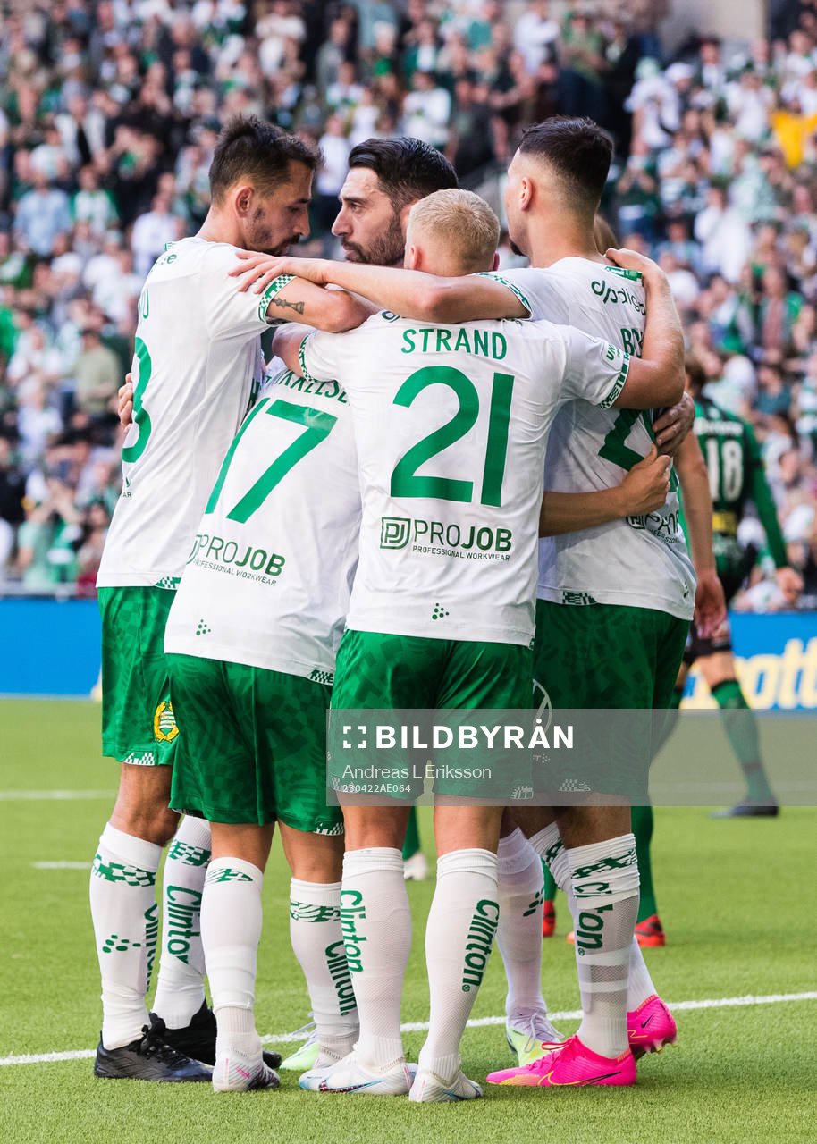 Hammarbys spelare jublar