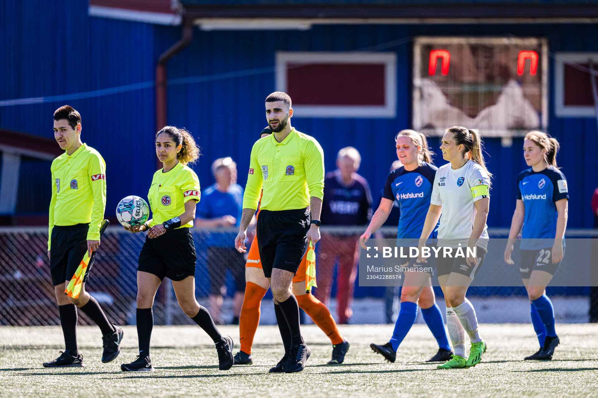 Maliha Ahmady, referee, ahead of the 1. division football match between Grei and Fyllingsdalen on April 22, 2023 in Oslo.
