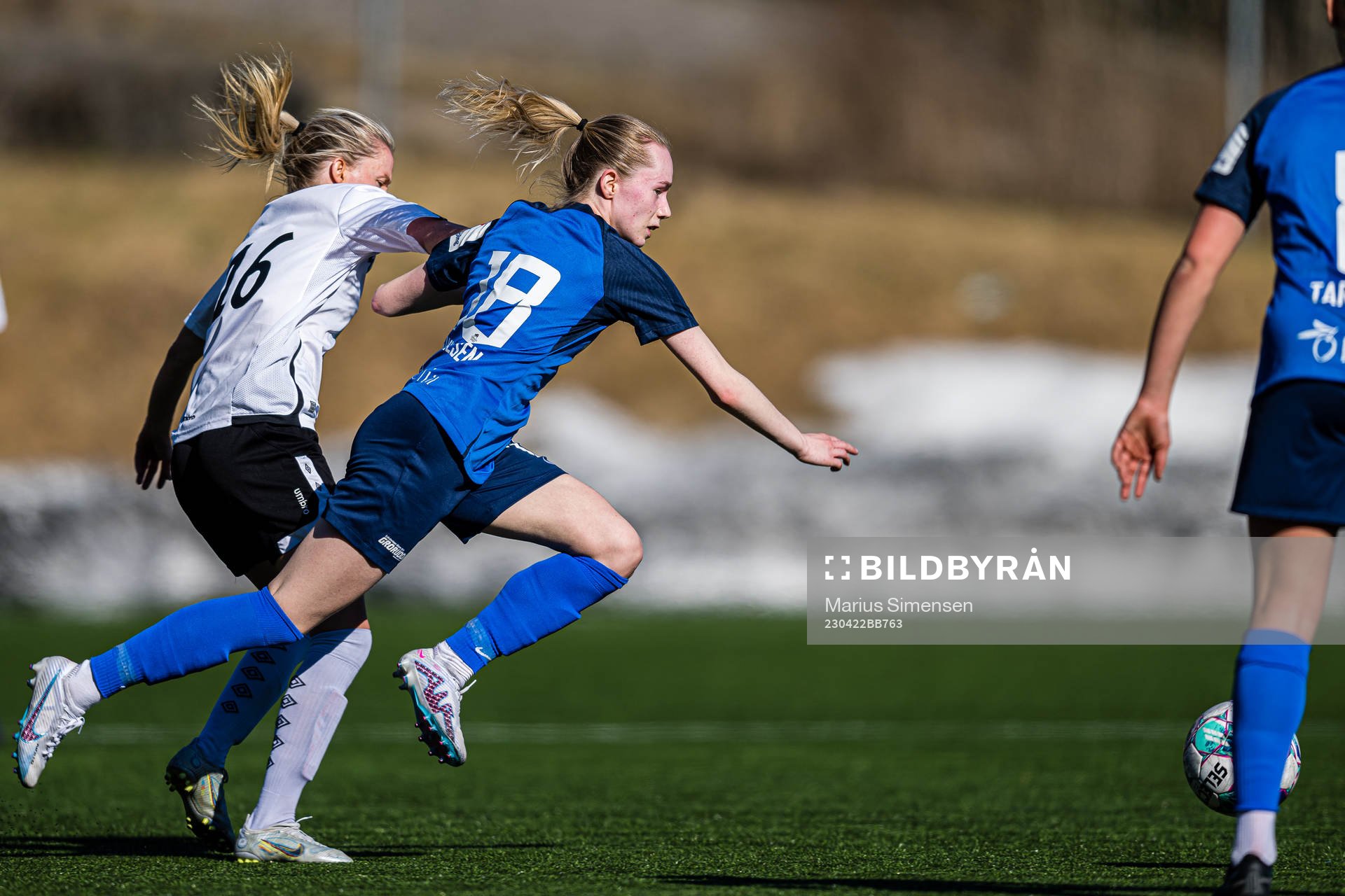 Lina Osland Forthun of Fyllingsdalen and Thea Mikkelsen of Grei during the 1. division football match between Grei and Fyllingsdalen on April 22, 2023 in Oslo.