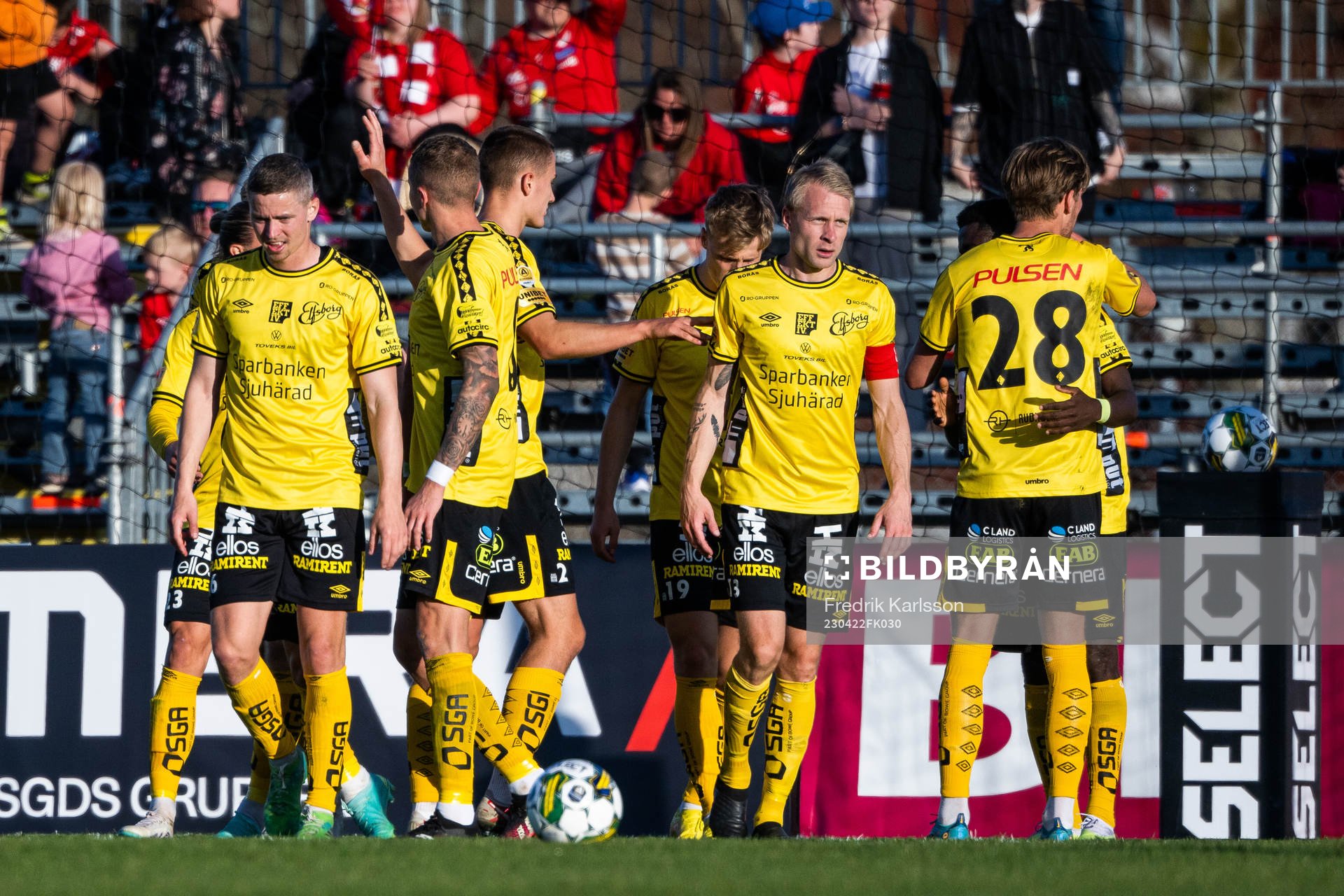 Elfsborgs Johan Larsson jublar med lagkamrater