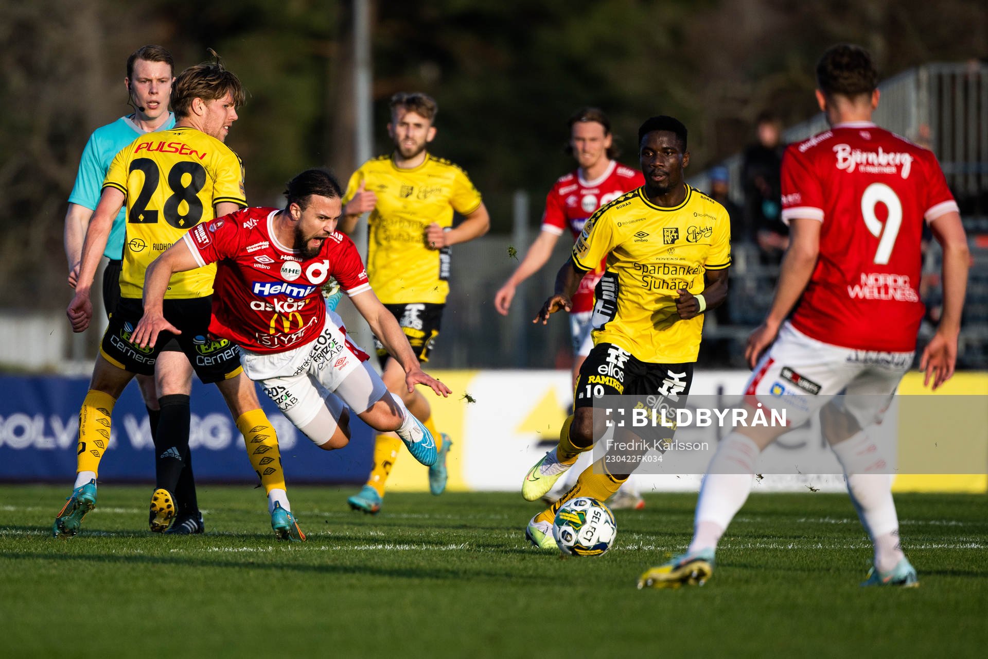 Elfsborgs Noah Söderberg och Degerfors Abdelkarim Mammar