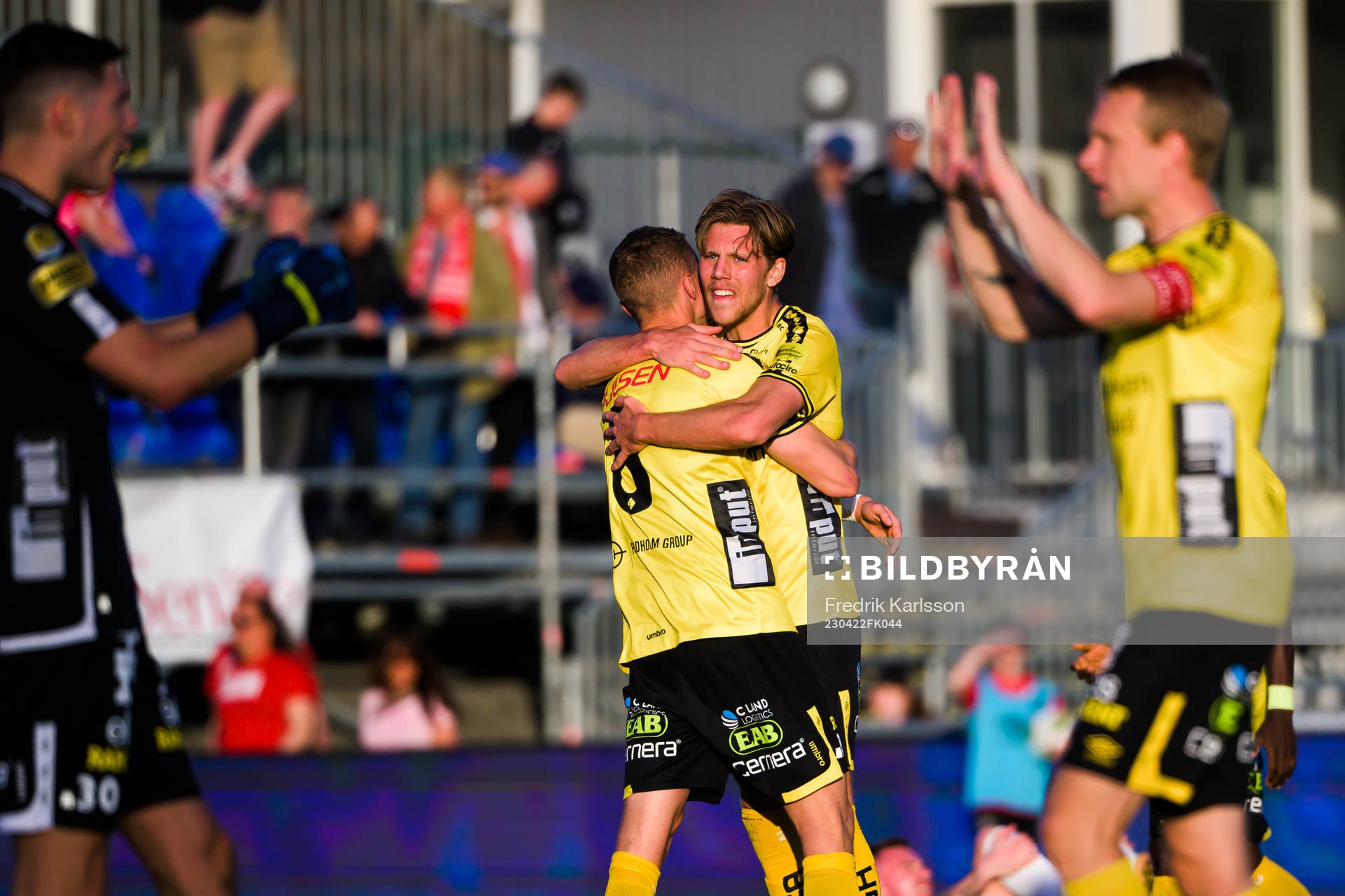Elfsborgs Sebastian Holmen och Noah Söderberg jublar