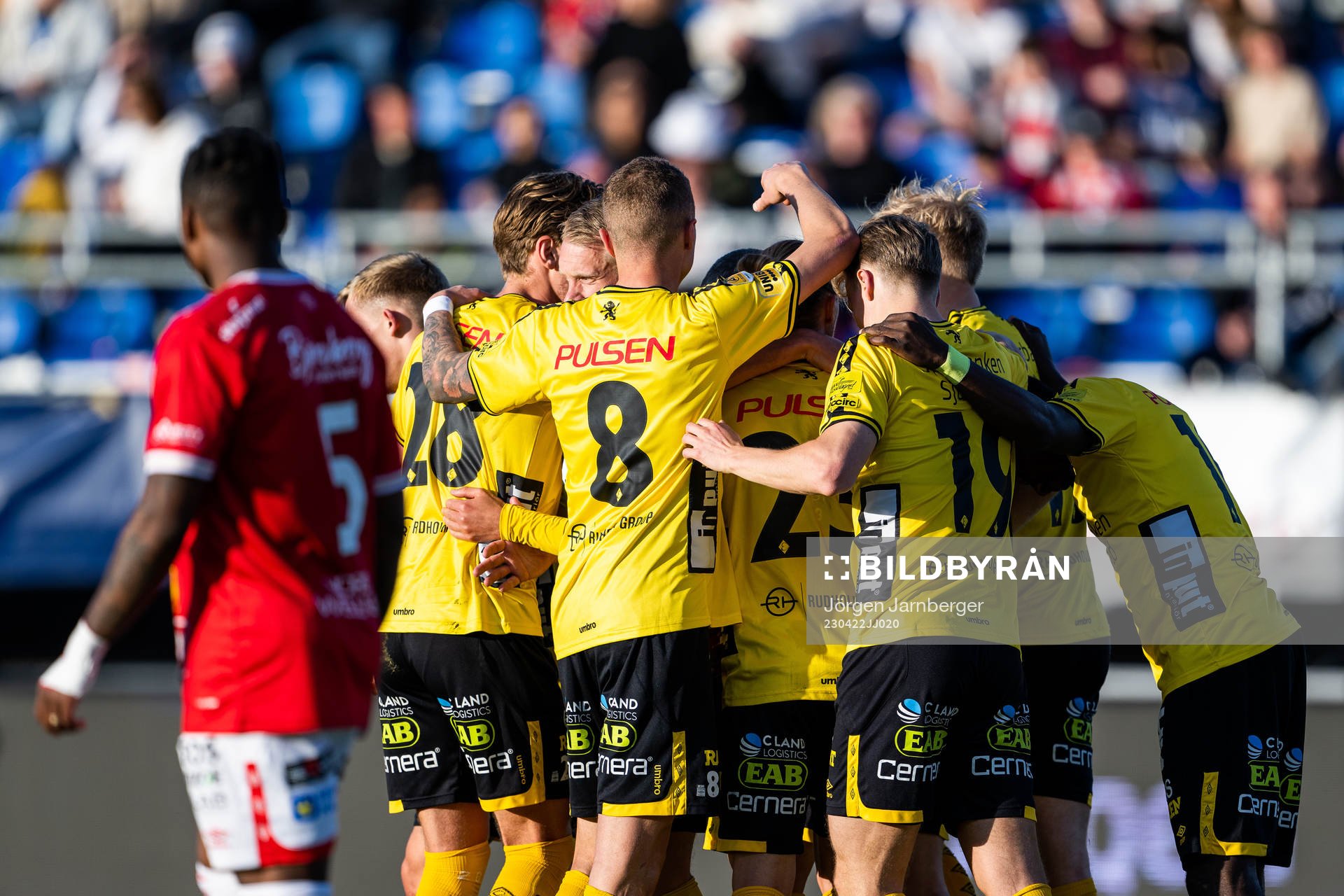 Elfsborgs Sveinn Guðjohnsen jublar med lagkamrater