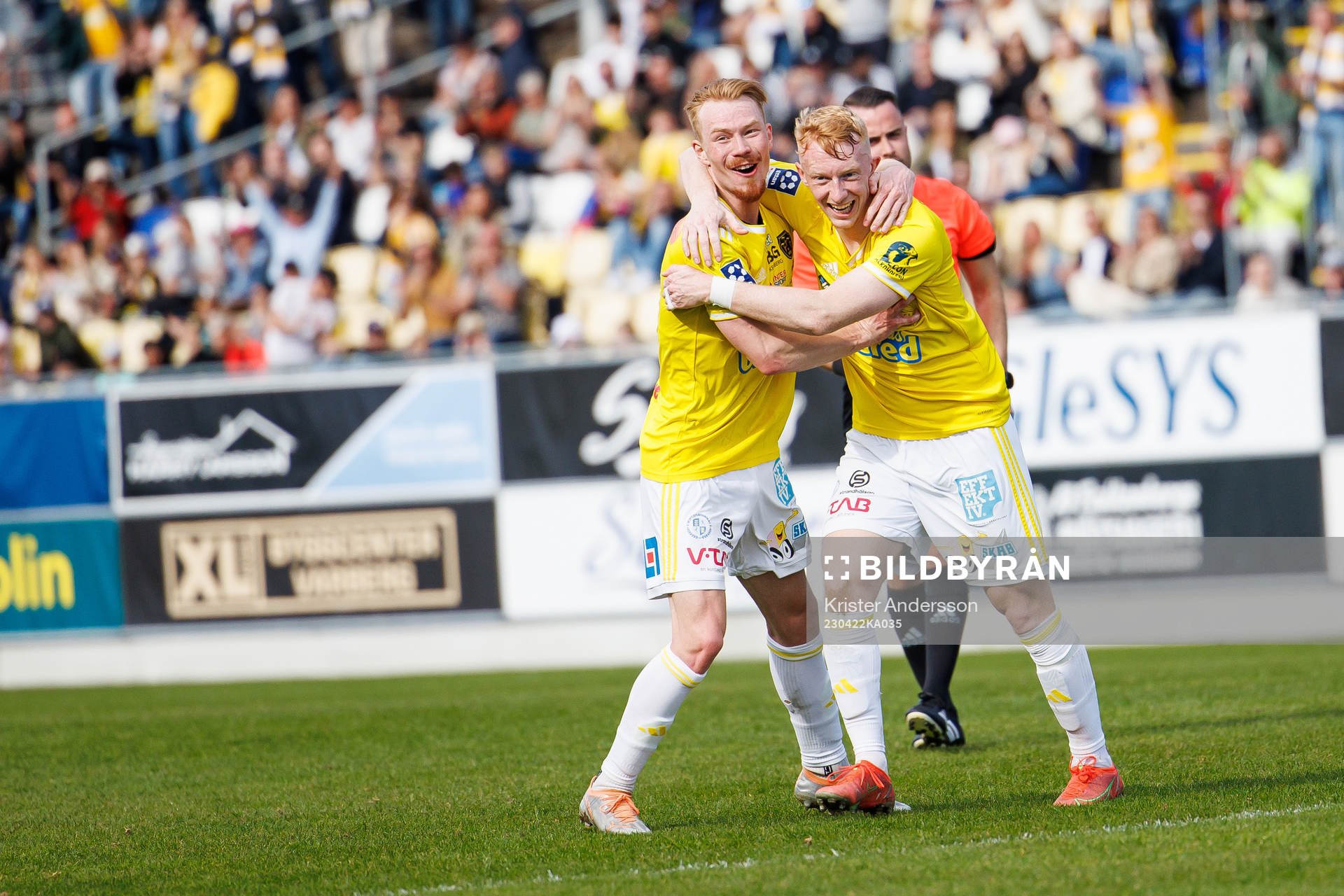 Falkenbergs Linus Borgström och Wilhelm Ärlig jublar