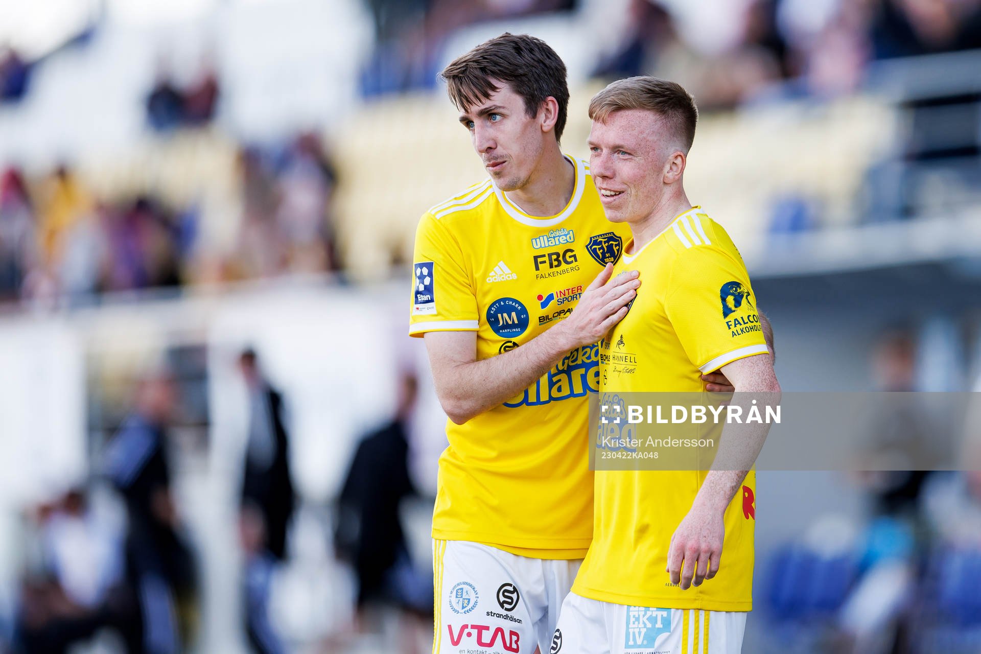 Falkenbergs Adam Eriksson och Lucas Sibelius jublar