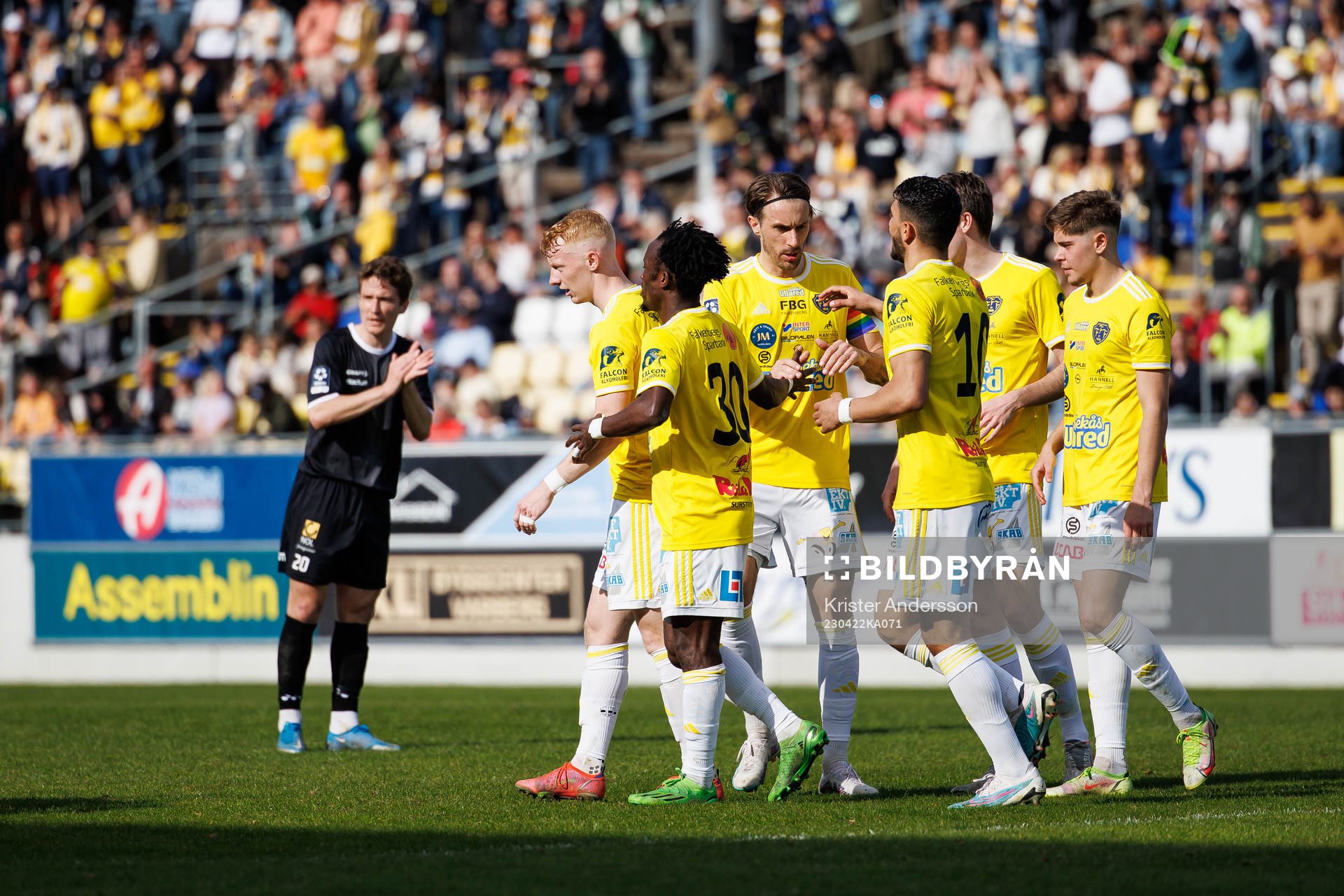 Falkenbergs spelare jublar under fotbollsmatchen i Ettan södra mellan Falkenberg och Ahlafors den 22 april 2023 i Falkenberg. 