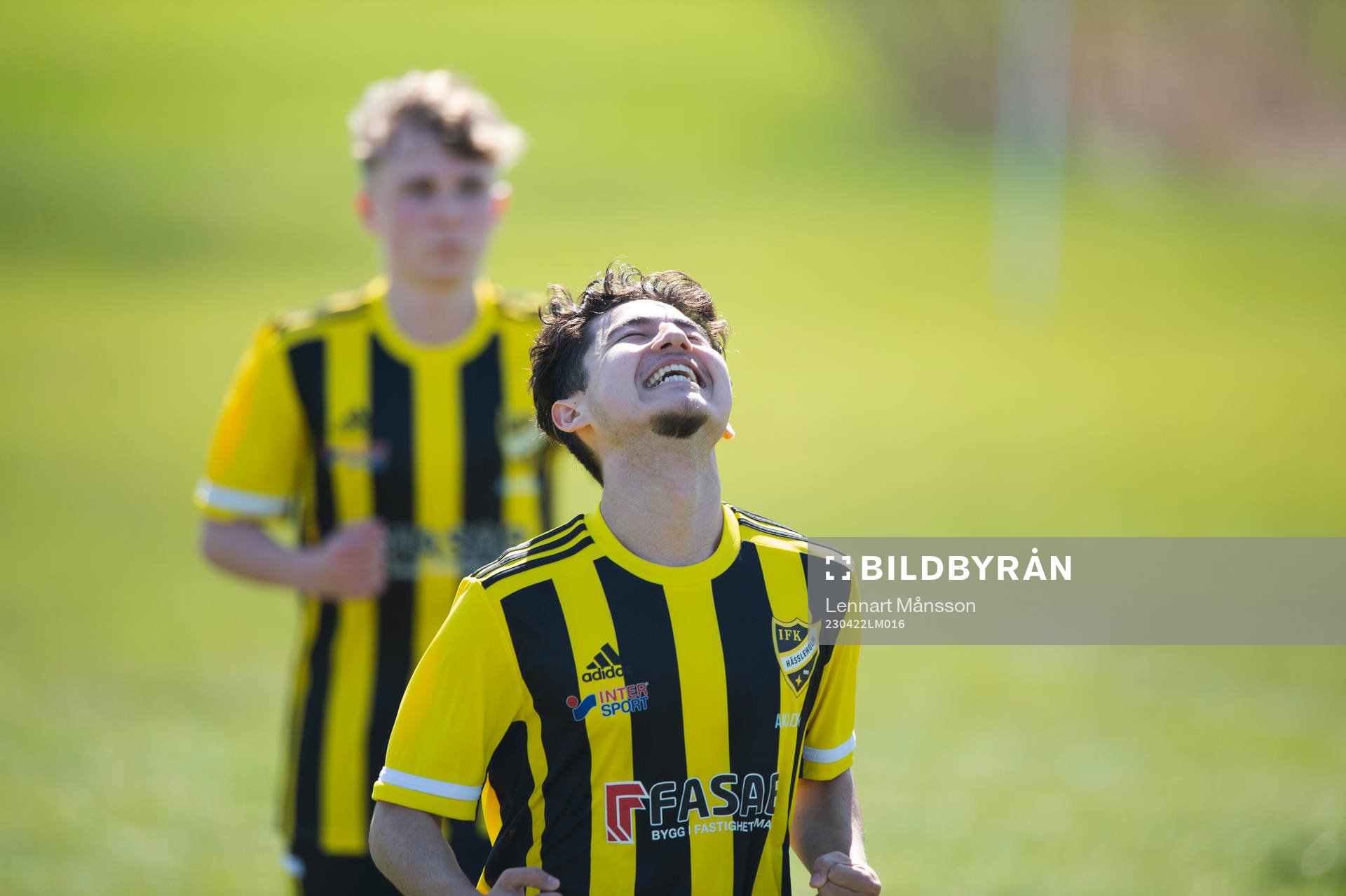 IFK Hässleholms Alireza Nasari jublar efter att ha gjort 1-0 i matchen i U17 mellan IFK Hässleholm och FC Rosengård i Hässleholm 22 april 2023.