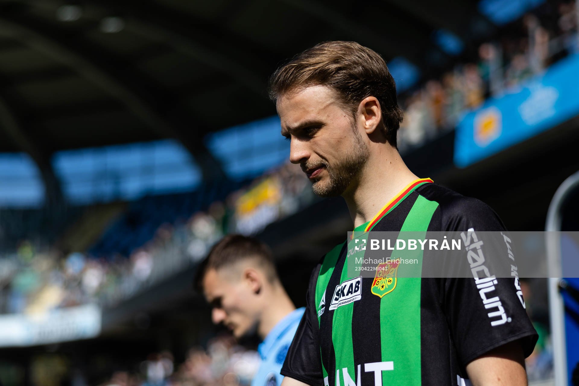 GAIS Gustav Lundgren  på väg in för line up innan