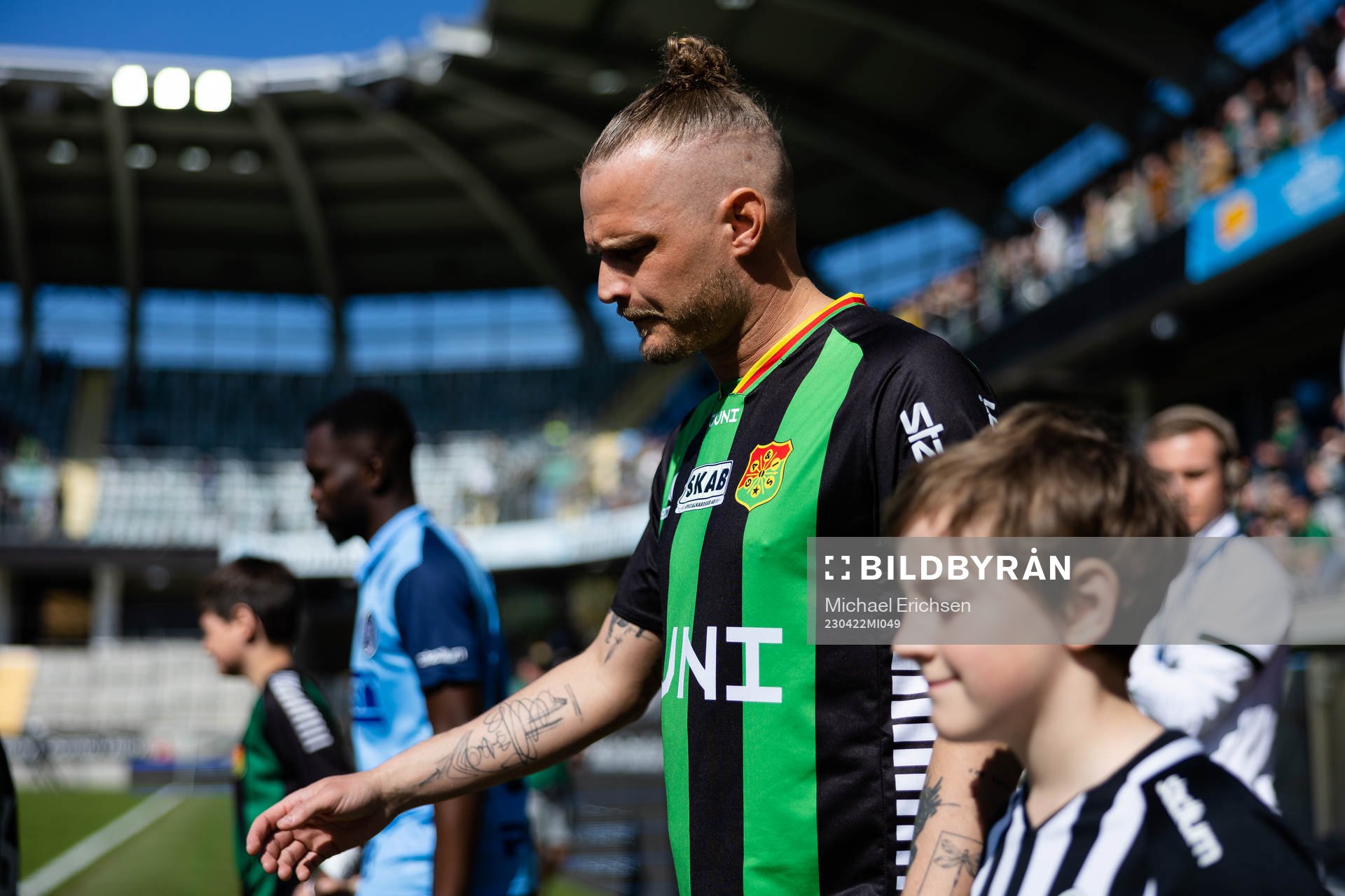 GAIS Jonas Lindberg på väg in för line up innan