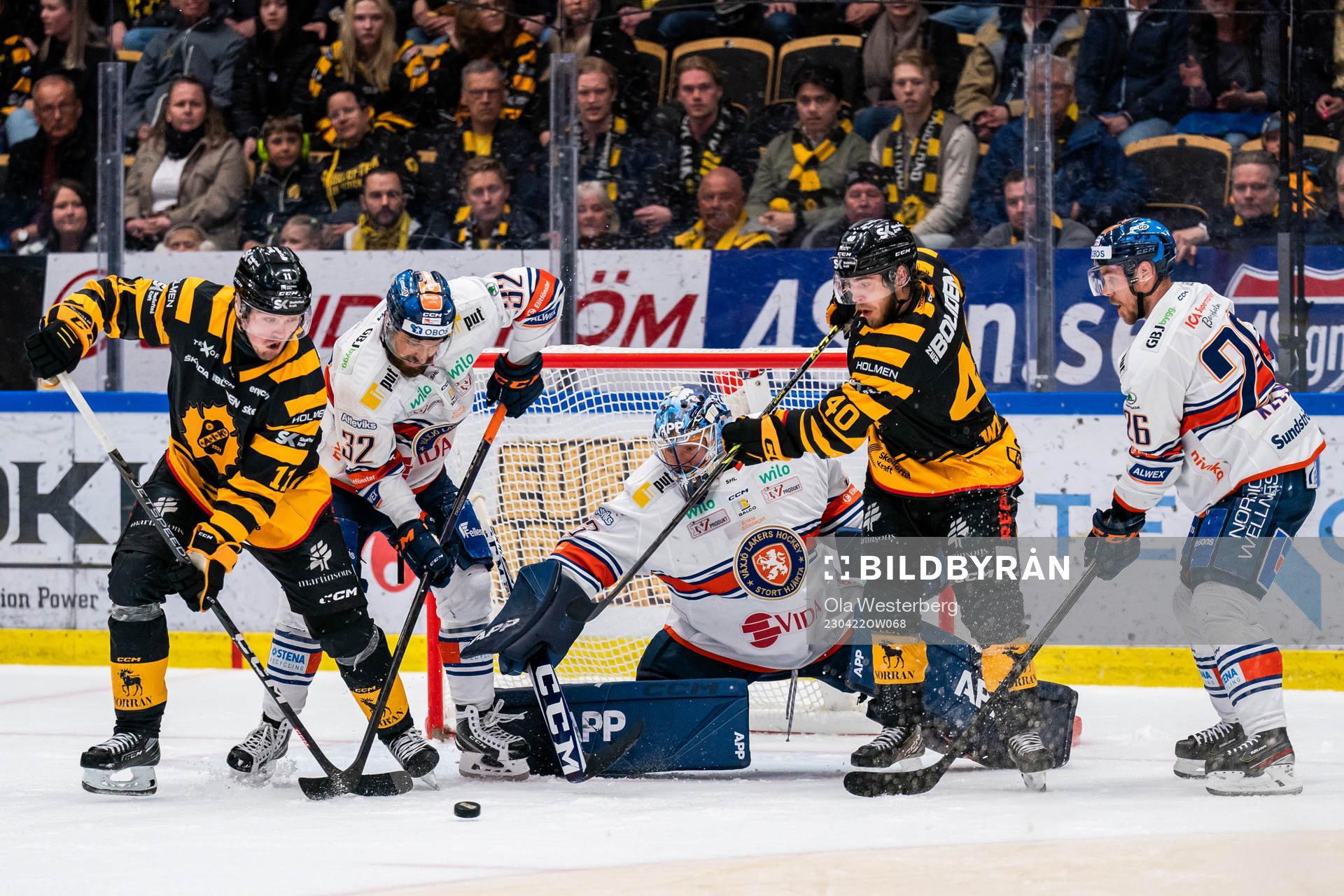 Skellefteås Max Lindholm och Andreas Wingerli i kamp om