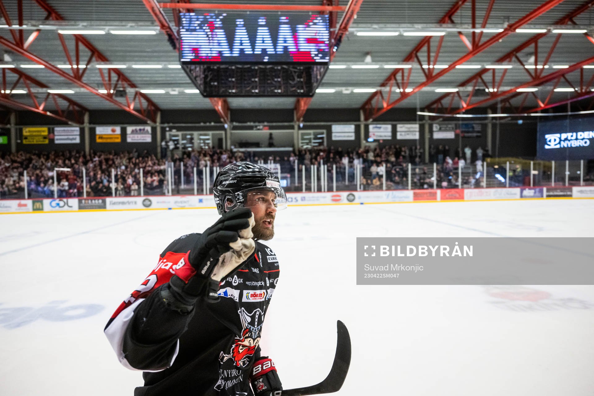 Nybros Eero Savilahti jublar