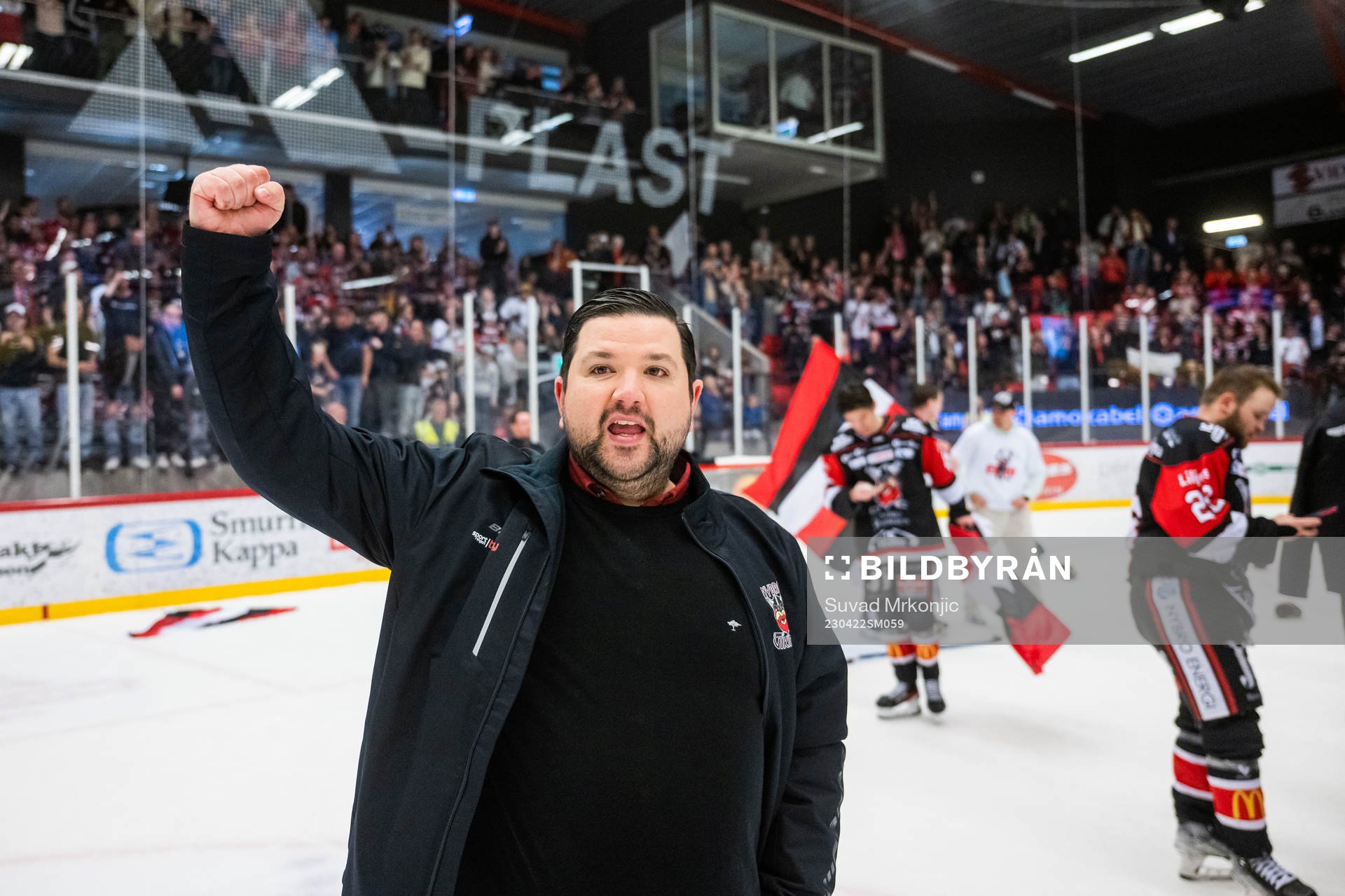 Nybros tränare Pontus Nyberg jublar