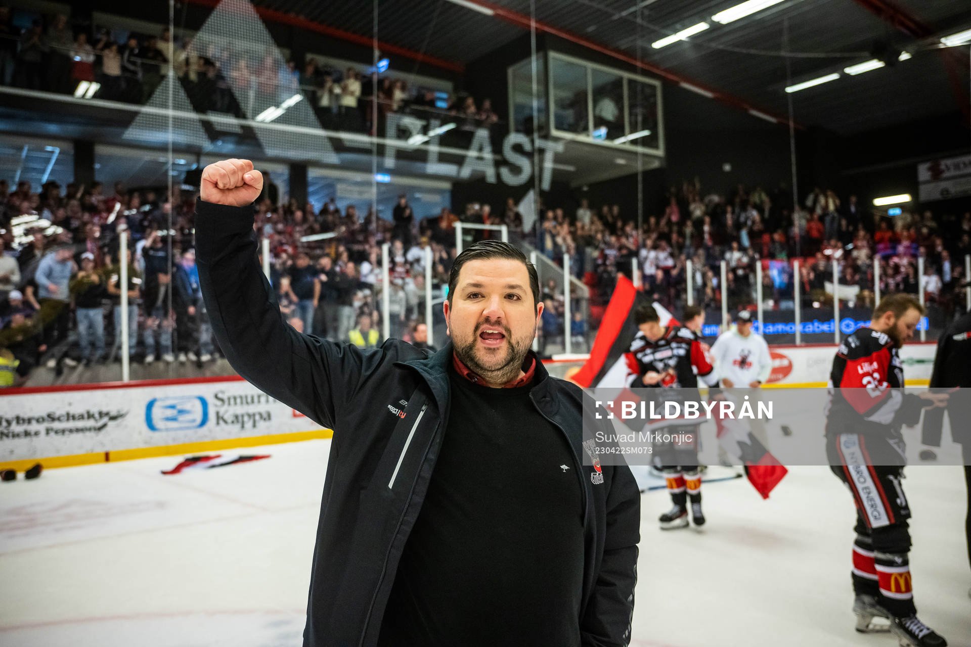 Nybros tränare Pontus Nyberg jublar