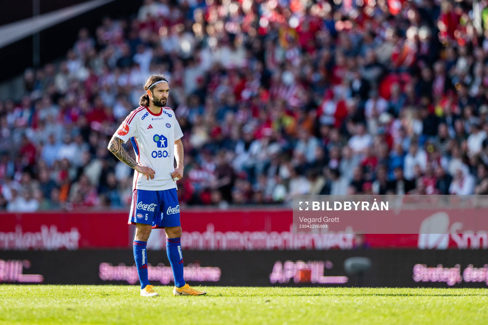 Leonard Zuta of Vålerenga looks dejected