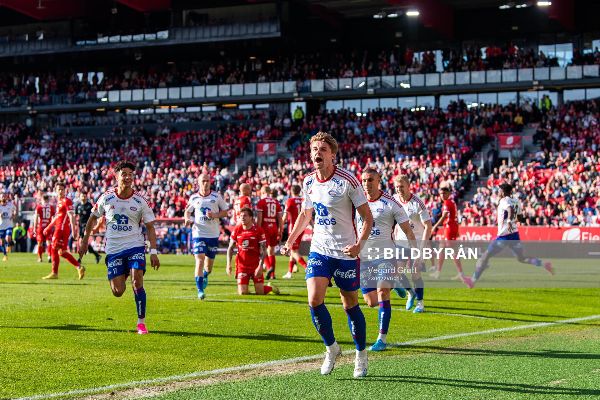 Henrik Heggheim of Vålerenga celebrates