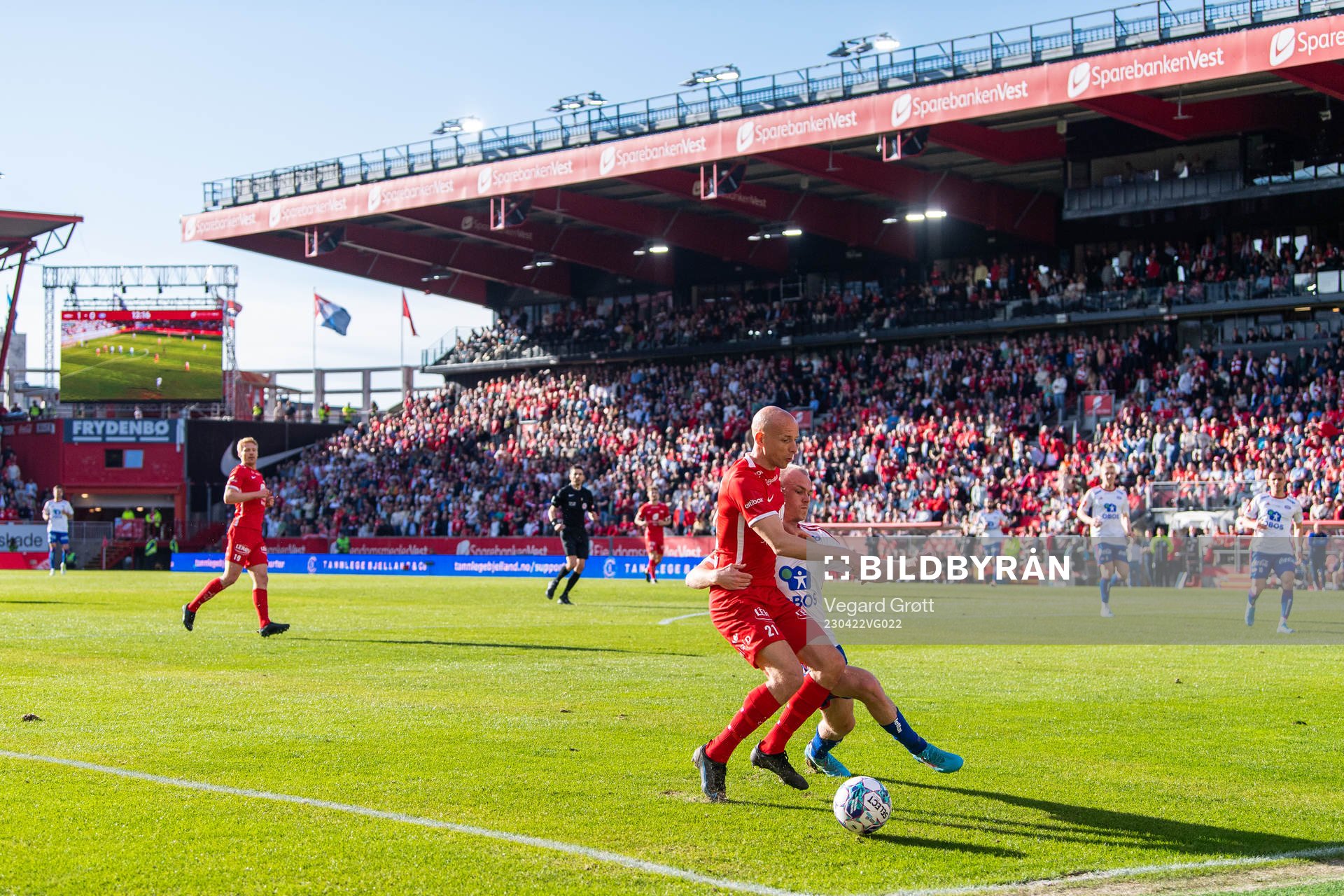 Ruben Kristiansen of Brann and Petter Strand of Vålerenga
