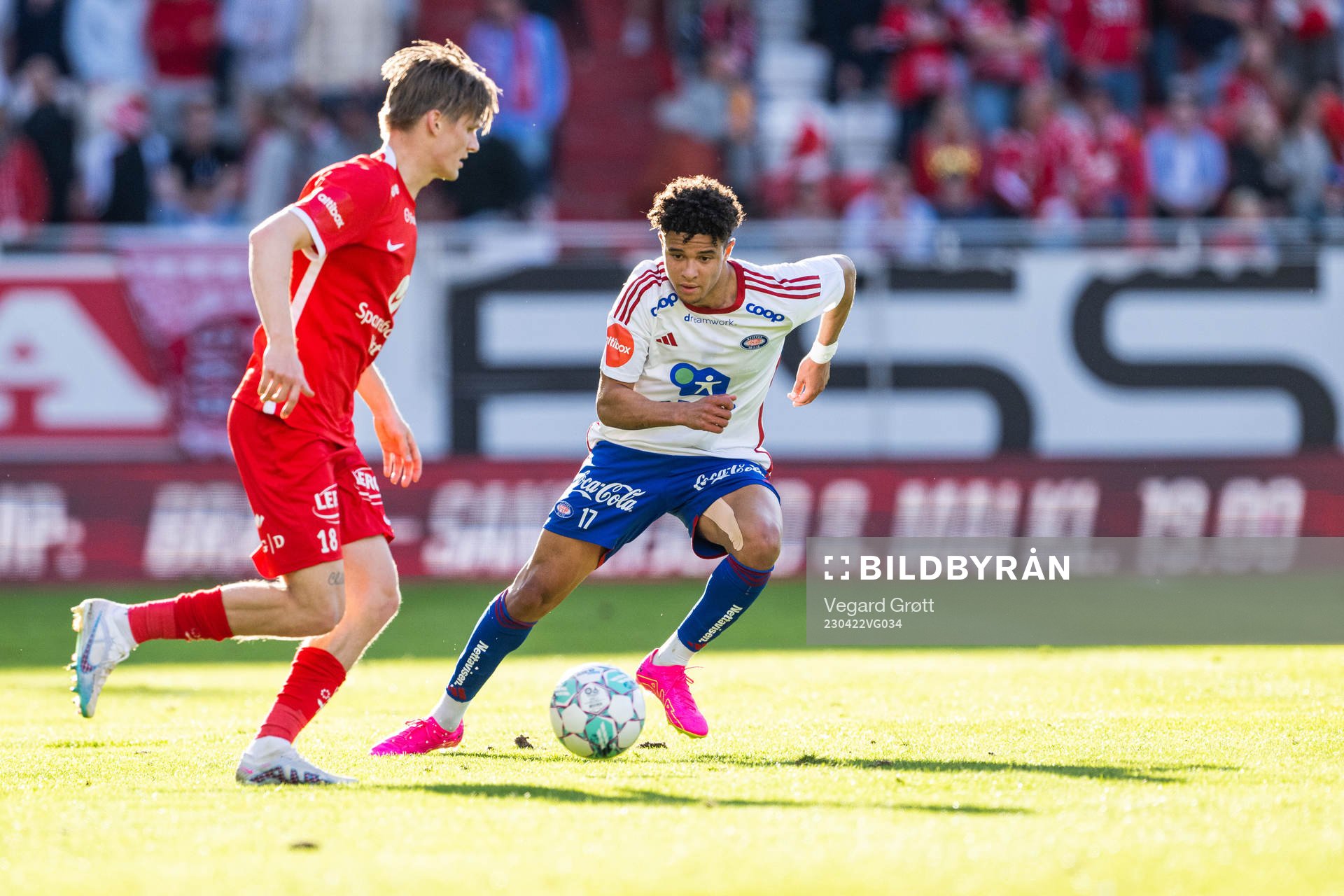 David Møller Wolfe of Brann and Jacob Dicko of Vålerenga