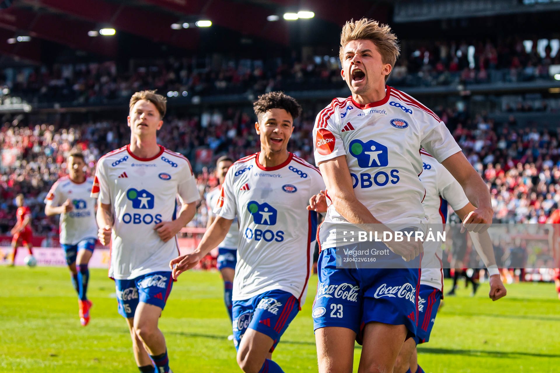 Henrik Heggheim and players of Vålerenga celebrates after 1-1 during the Eliteserien football match between Brann and Vålerenga on April 22, 2023 in Bergen.