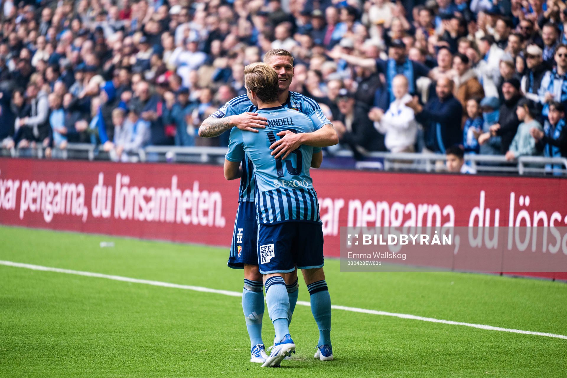 Djurgårdens Hampus Finndell och Victor Edvardsen jublar