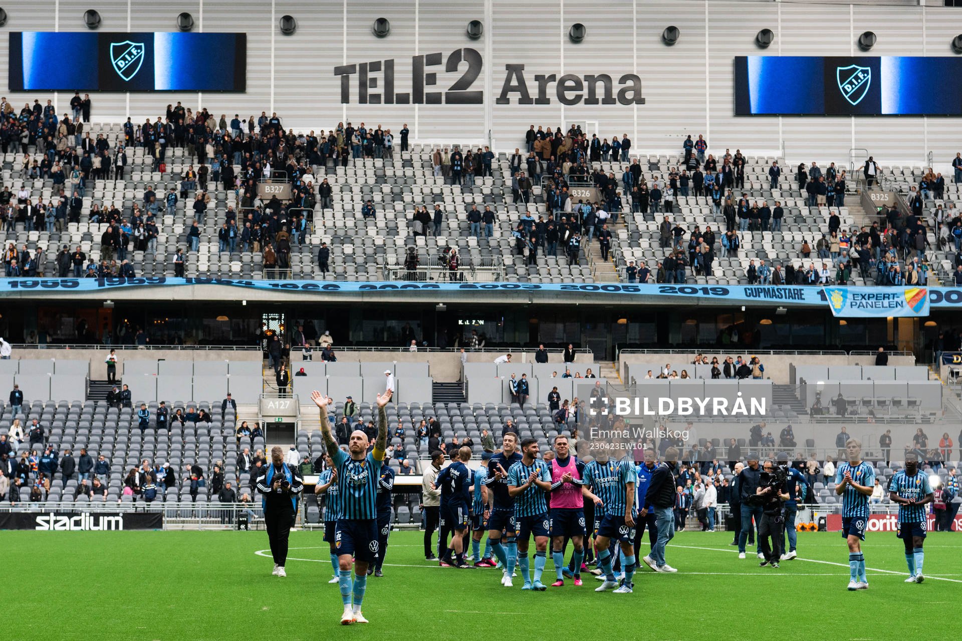 Djurgårdens Magnus Eriksson jublar med lagkamrater