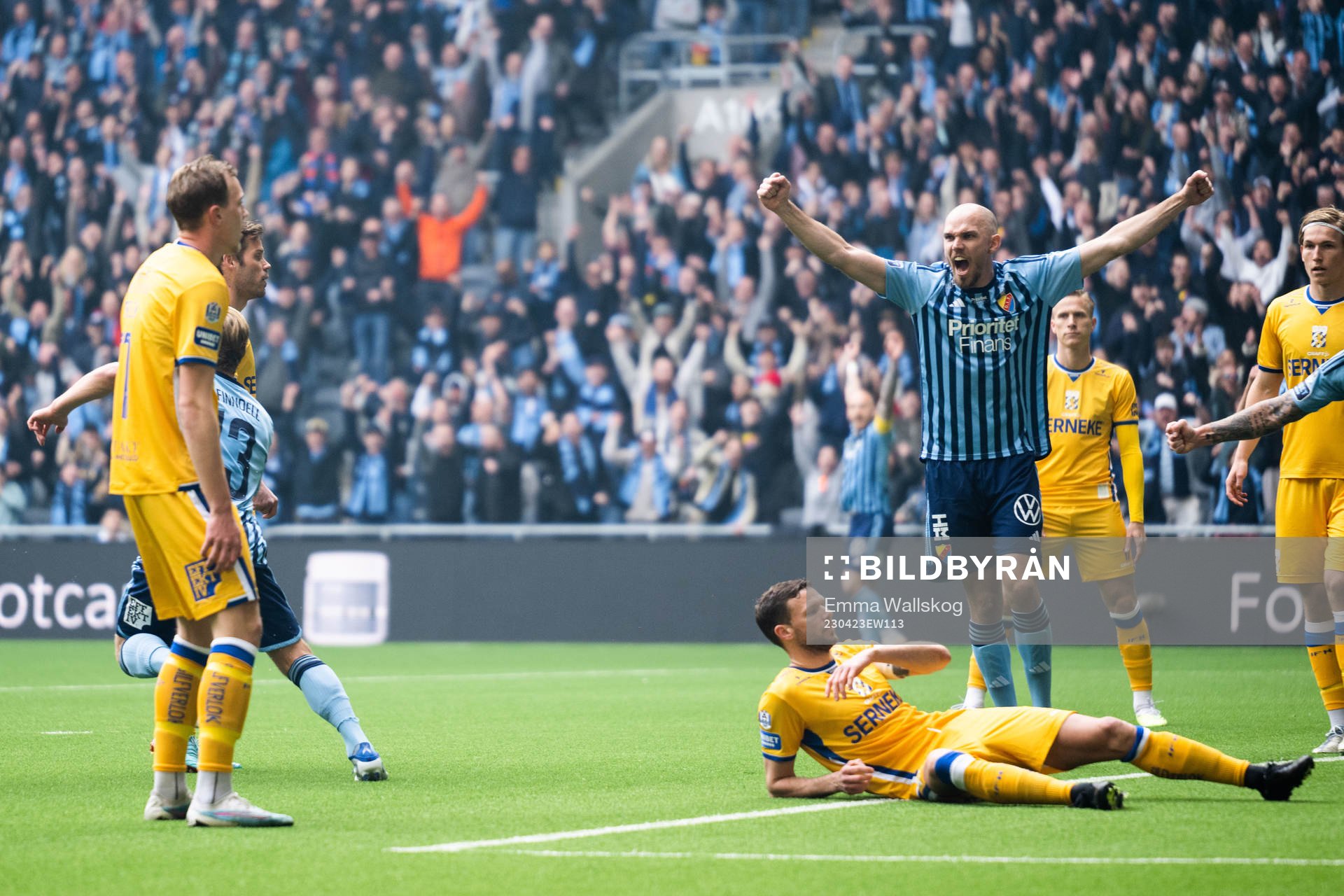 Djurgårdens Hampus Finndell och Marcus Danielson jublar