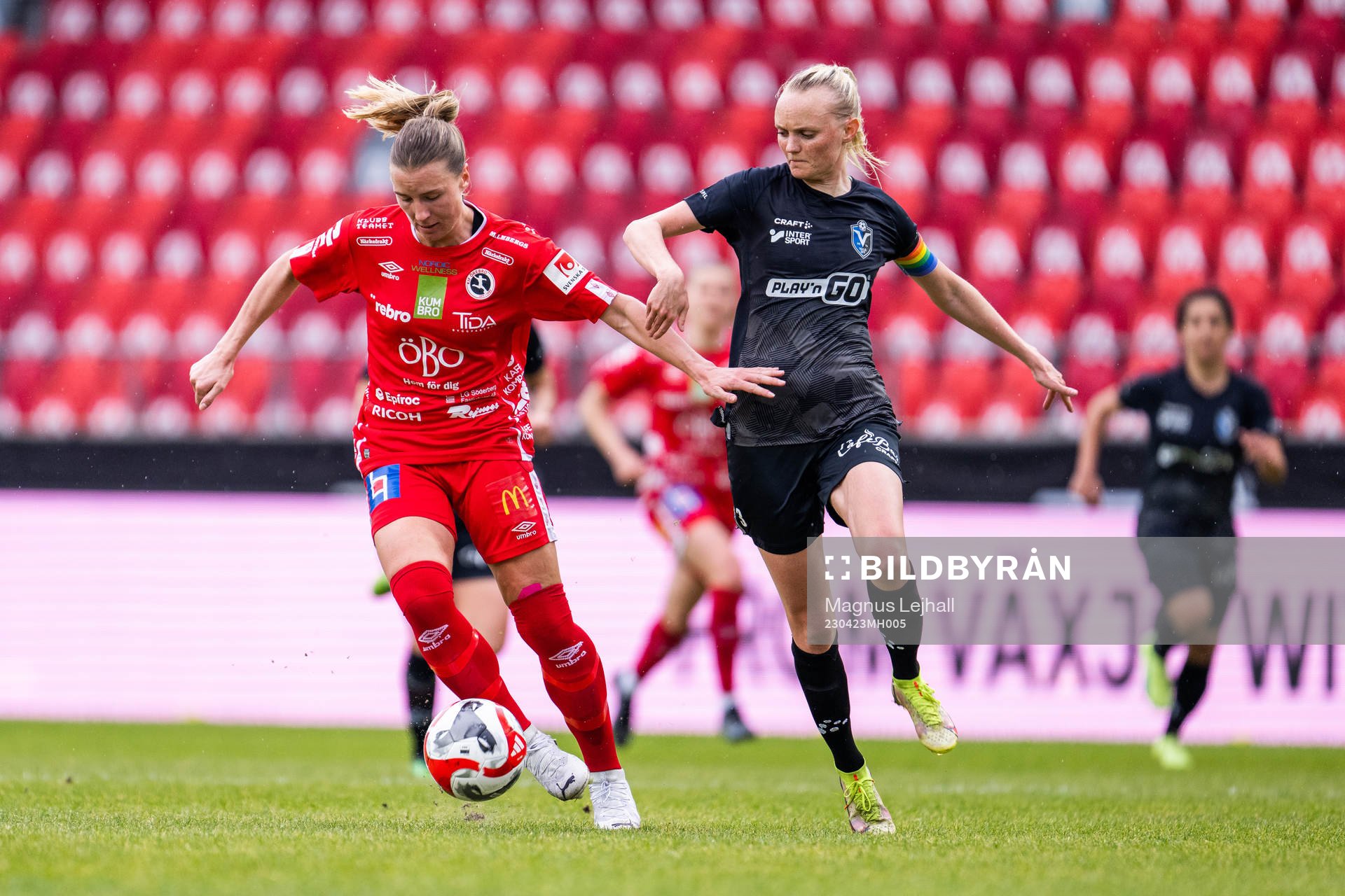 Örebros Louise Lillbäck och Växjö DFFs Emma Pennsäter