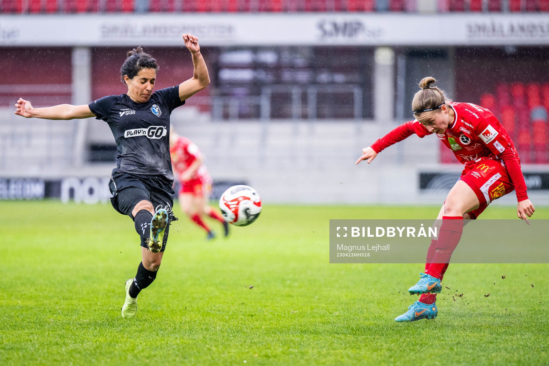Växjö DFFs Rosa Herreros Ossorio och Örebros Heidi