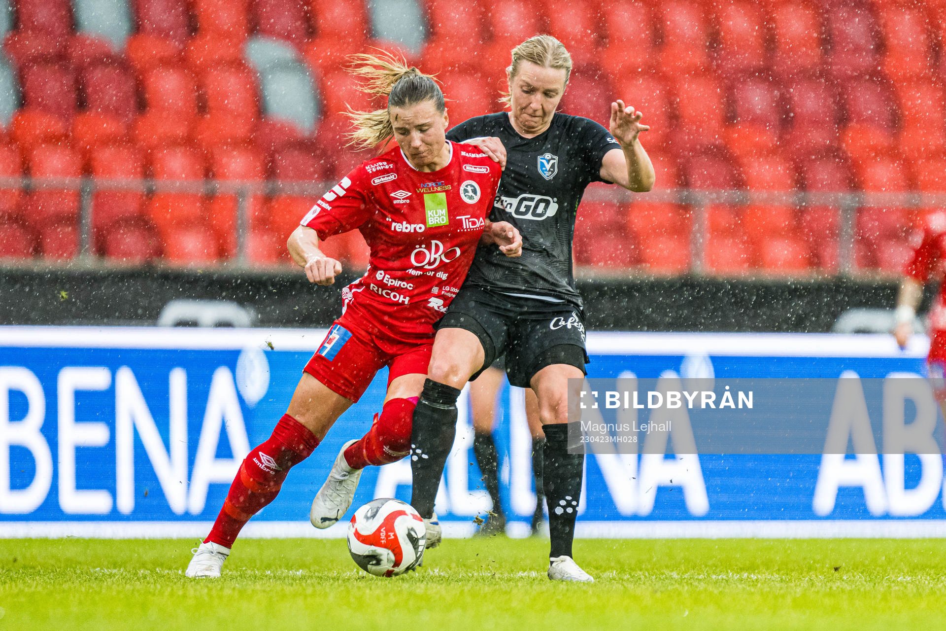 Örebros Louise Lillbäck och Växjö DFFs Alexandra