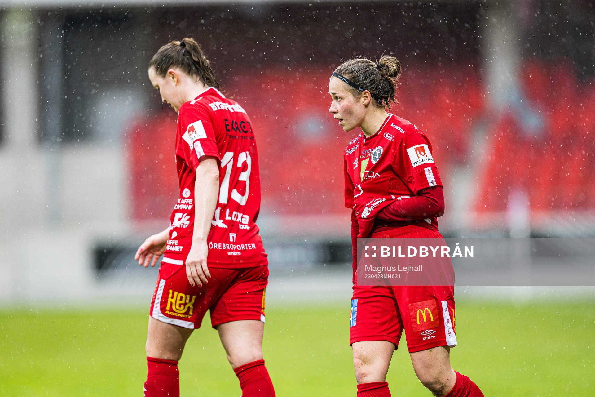 Örebros Heidi Kollanen och Maja Regnås Valcic deppar