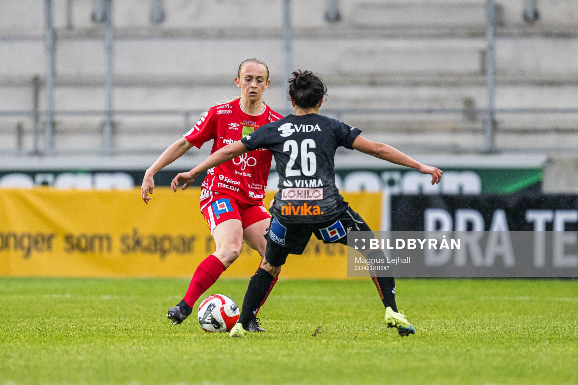 Örebros Michaela Kovacs och Växjö DFFs Rosa Herreros