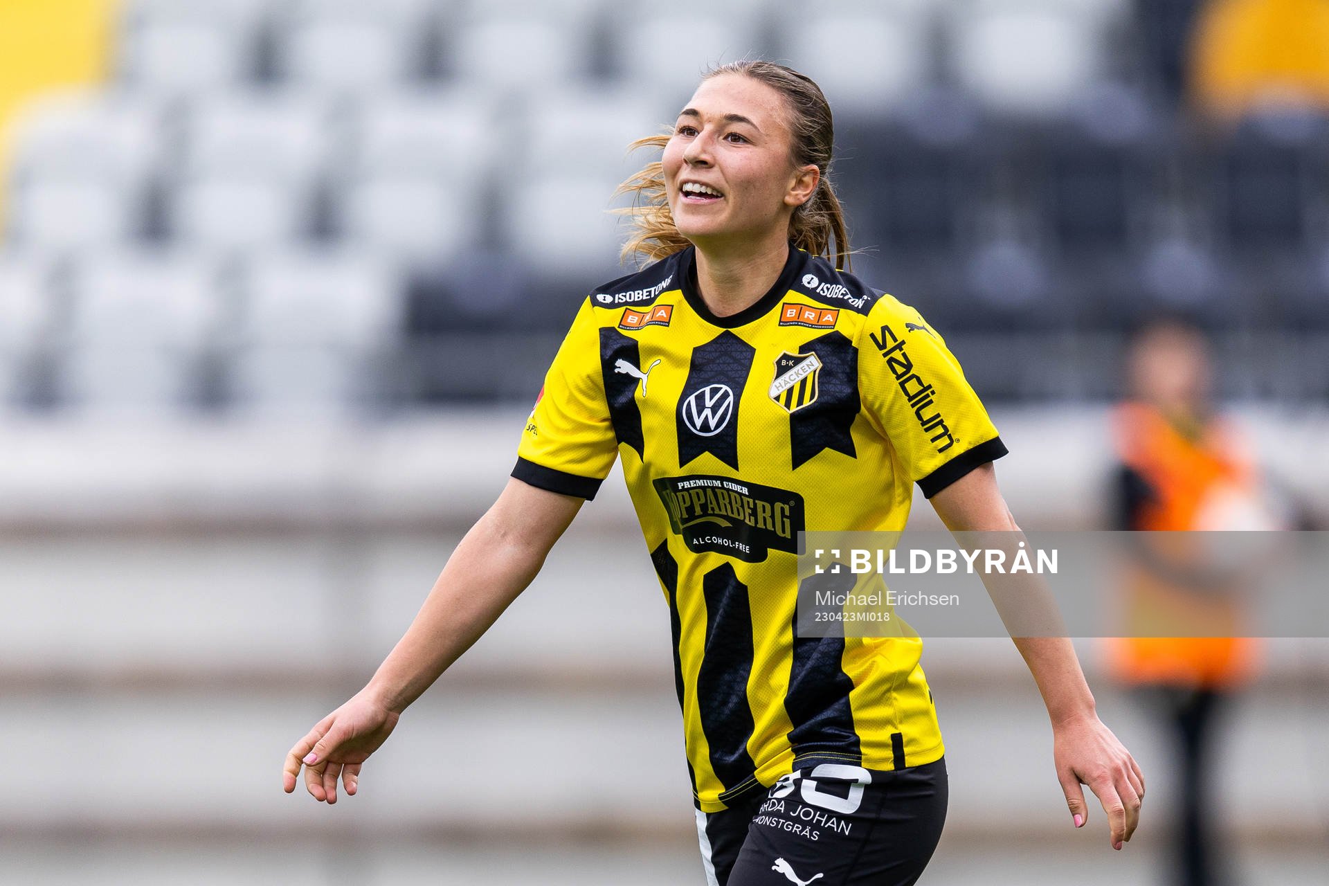 Häckens Alexandra Hellekant jublar