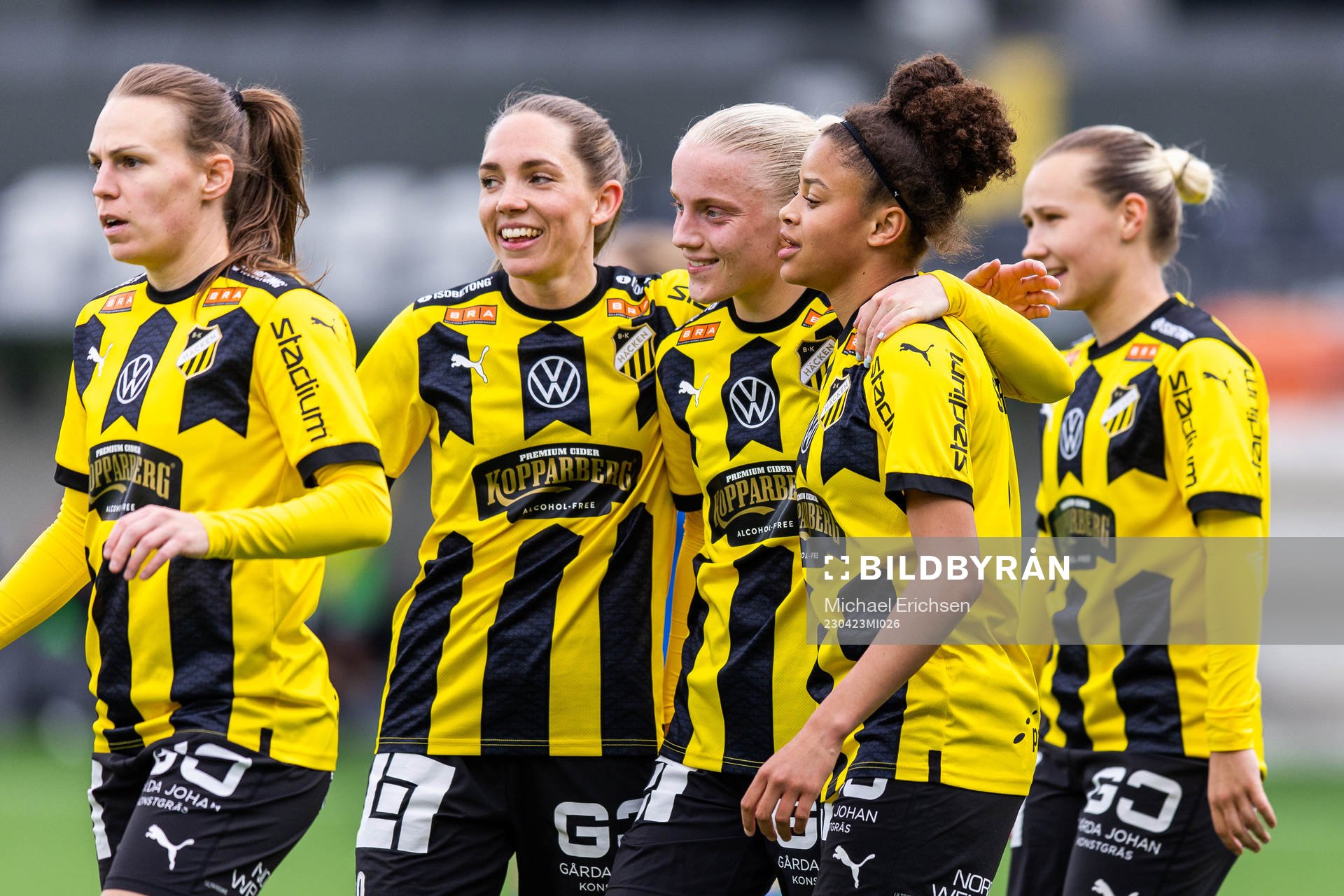 Häckens Elin Rubensson och Anna Sandberg jublar med