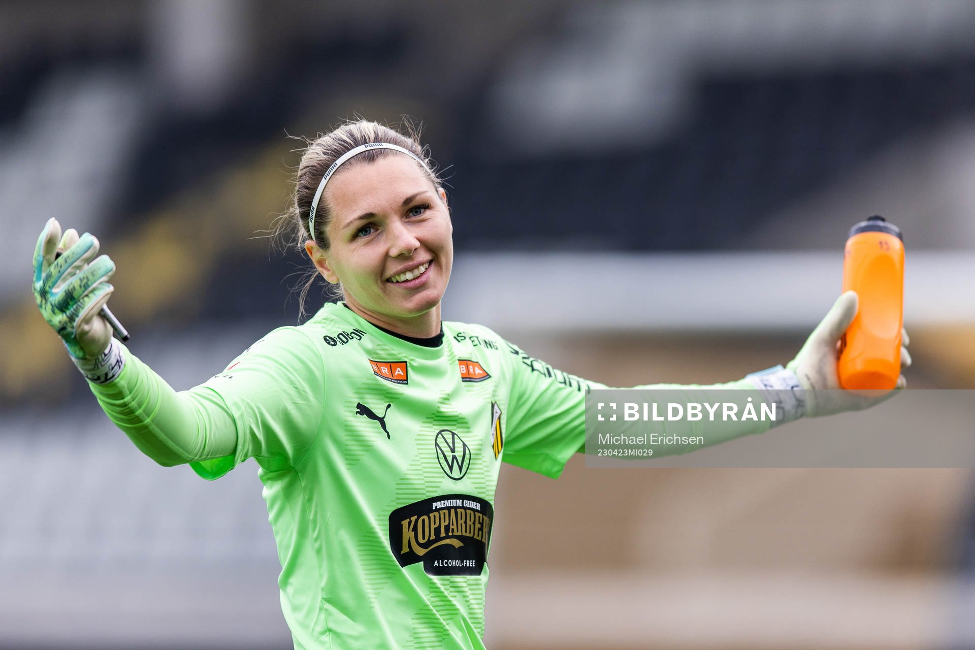 Häckens målvakt Jennifer Falk jublar