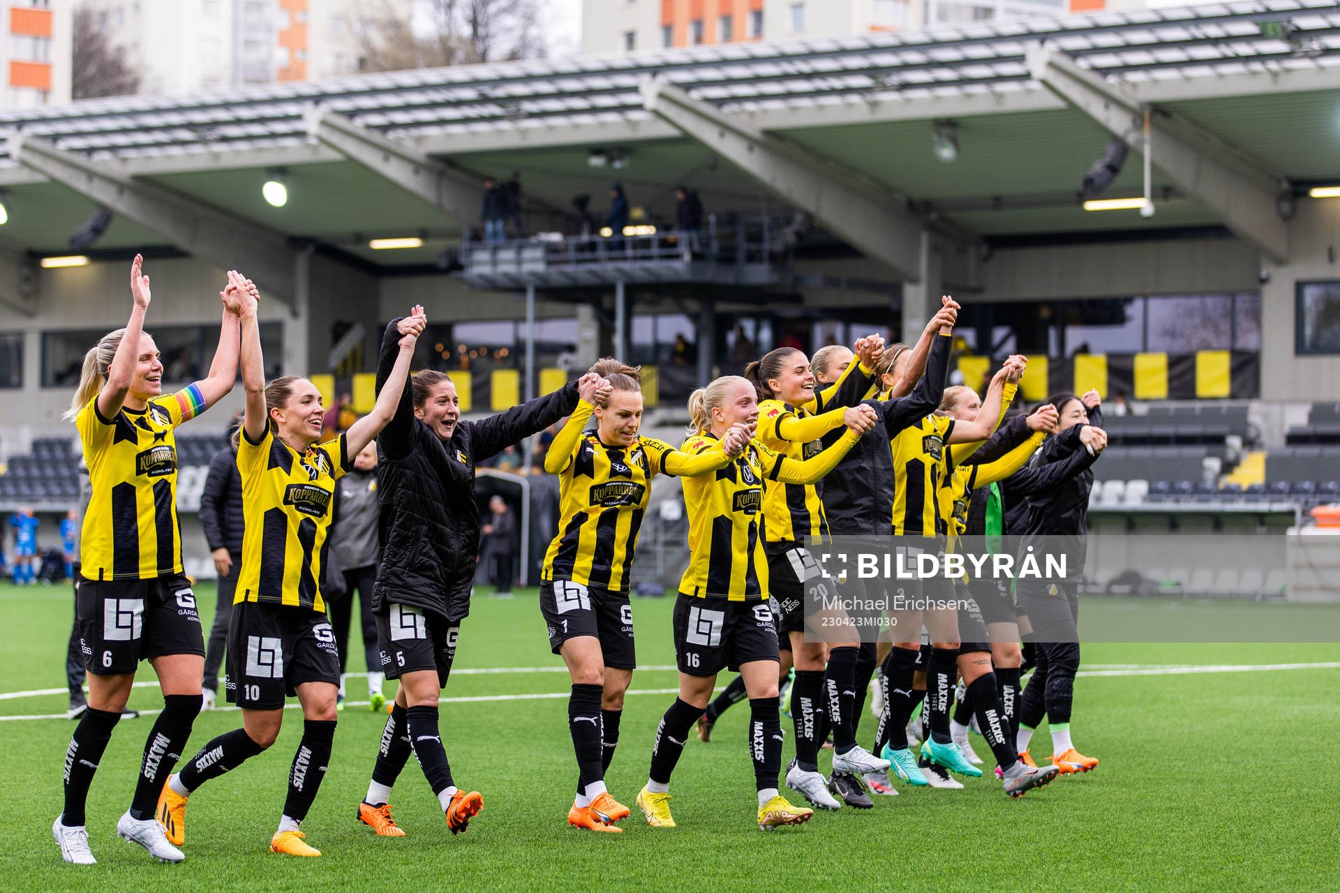 Häckens spelare jublar