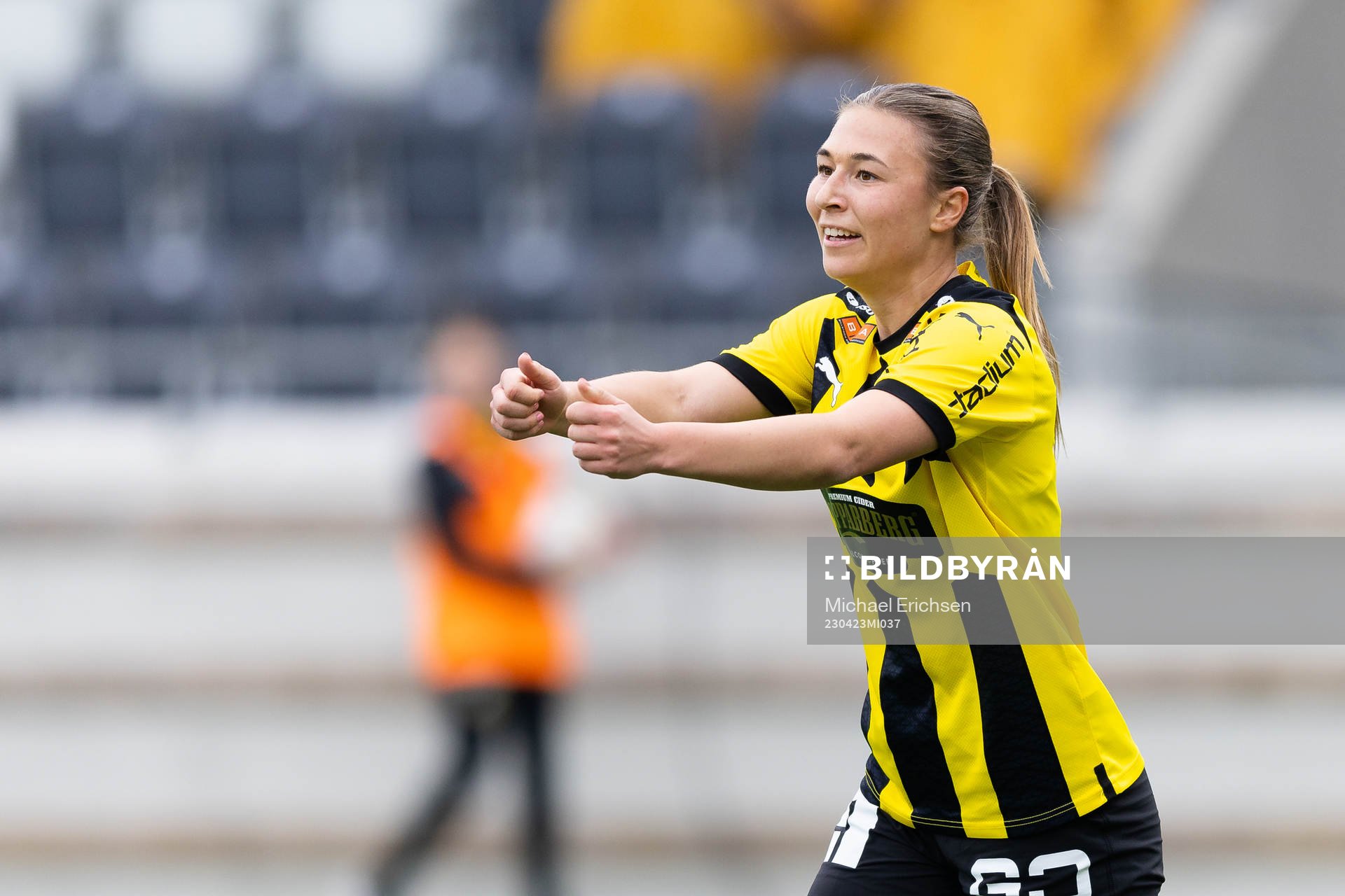 Häckens Alexandra Hellekant jublar