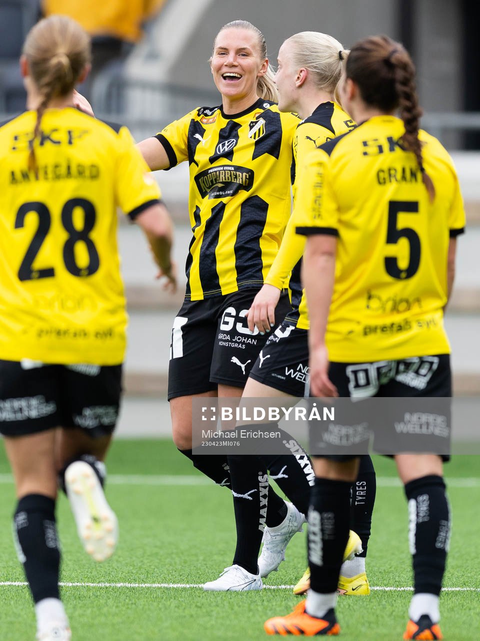 Häckens Josefine Rybrink jublar