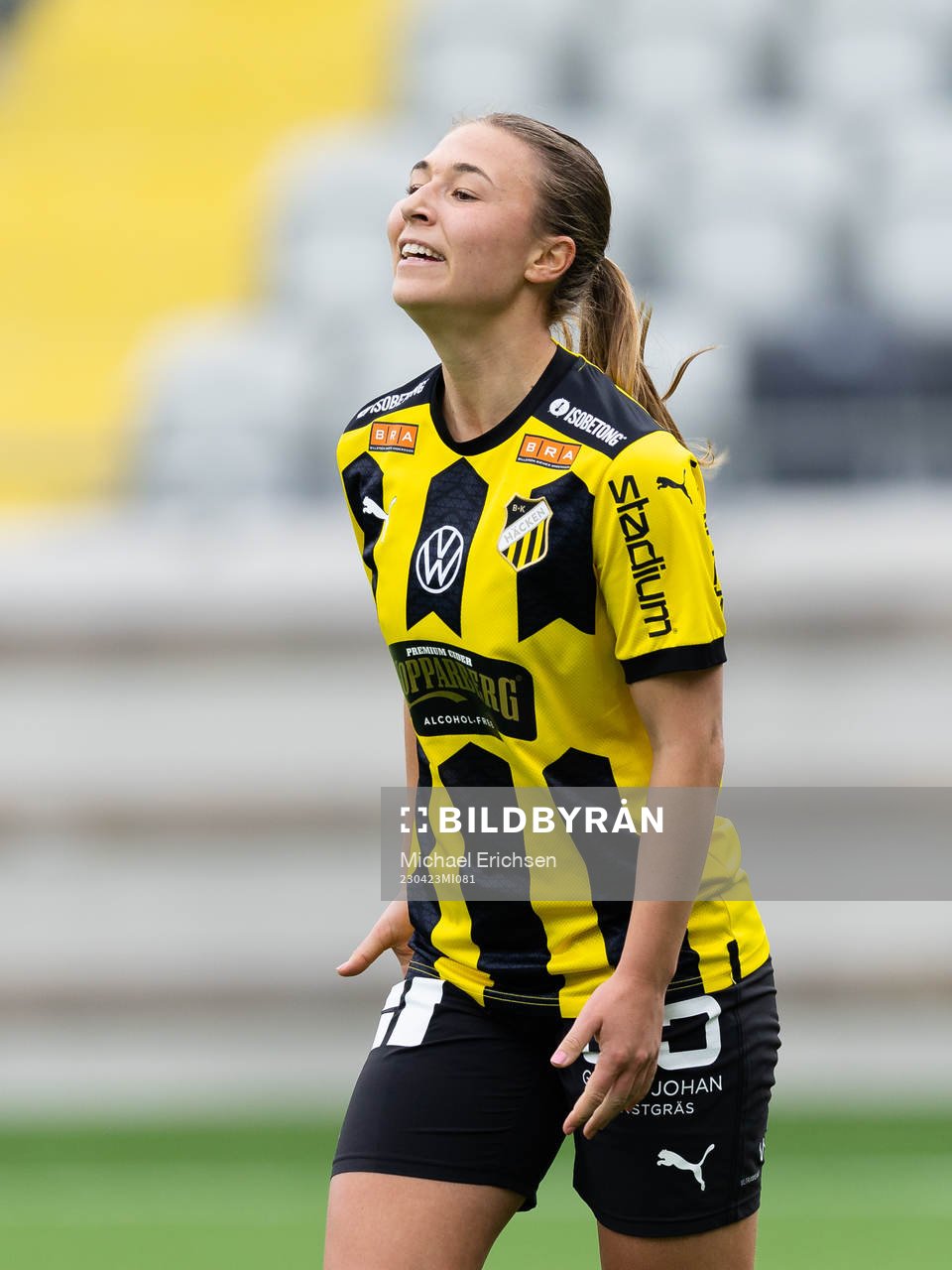 Häckens Alexandra Hellekant jublar