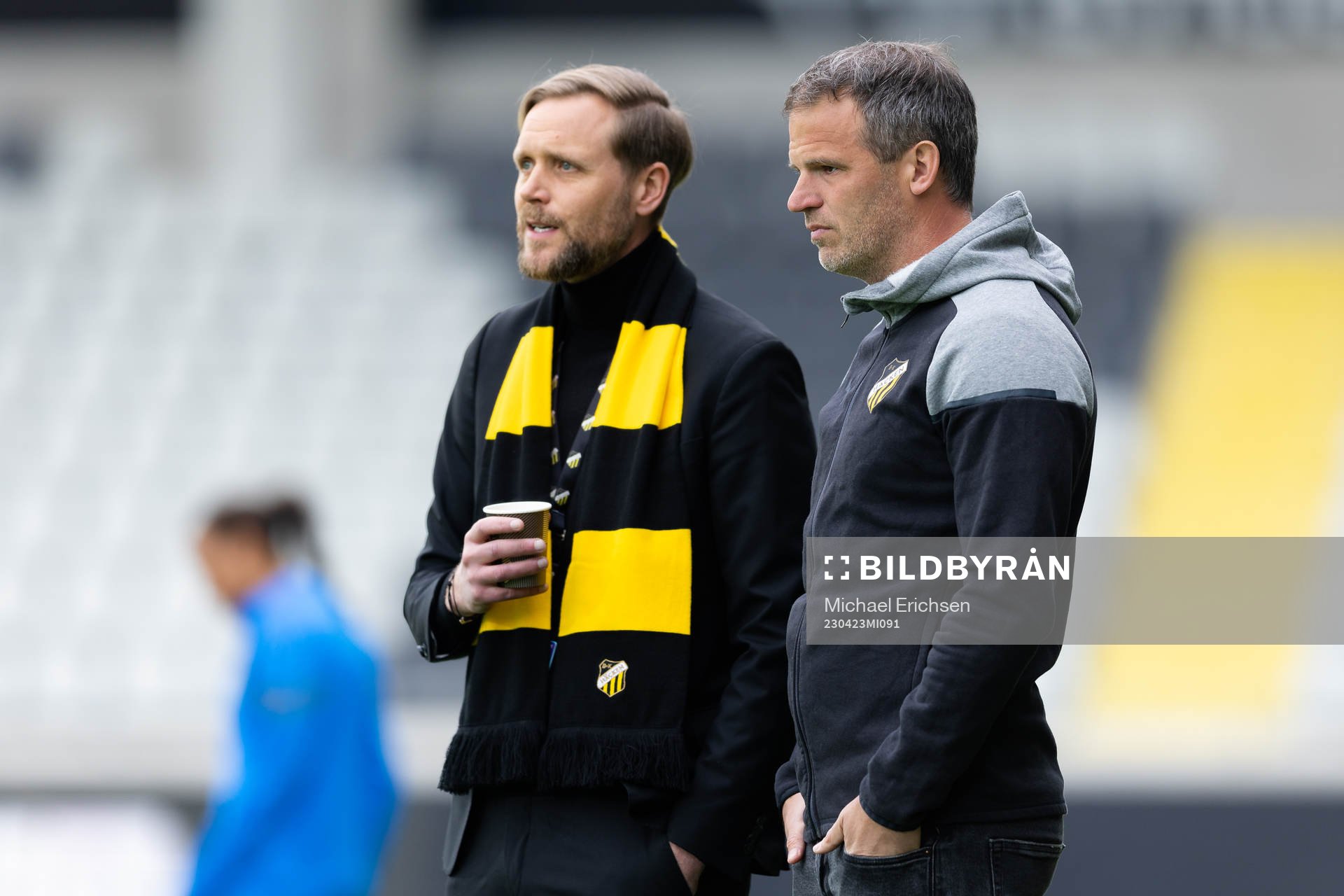Häckens klubbchef Marcus Jodin och tränare Robert Vilahamn innan fotbollsmatchen i Damallsvenskan mellan Häcken och Kalmar den 23 april 2023 i Göteborg.