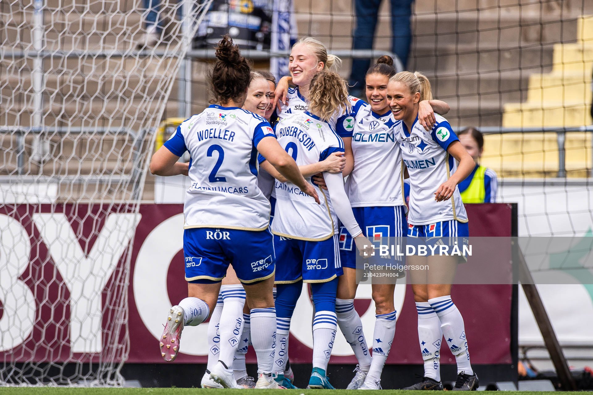IFK Norrköpings Wilma Leidhammar jublar med lagkamrater
