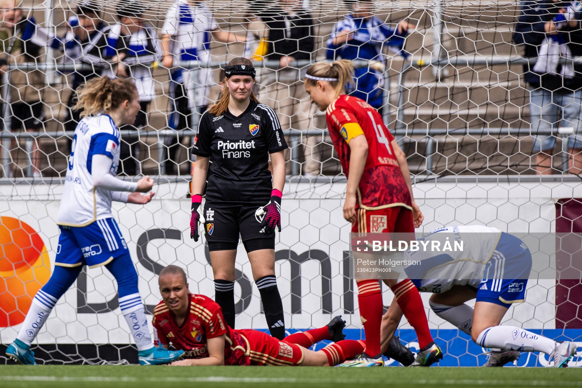 Djurgårdens målvakt Elvira Björklund deppar