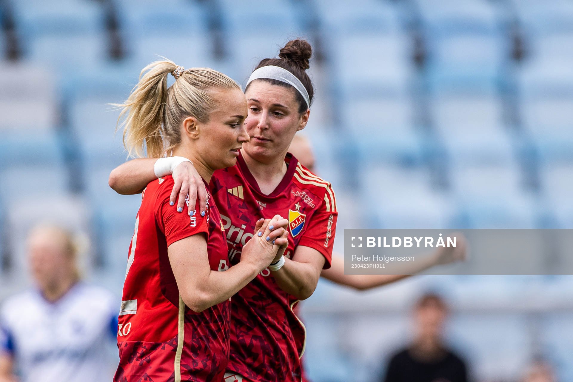 Djurgårdens Tove Almqvist och Hayley Dowd jublar
