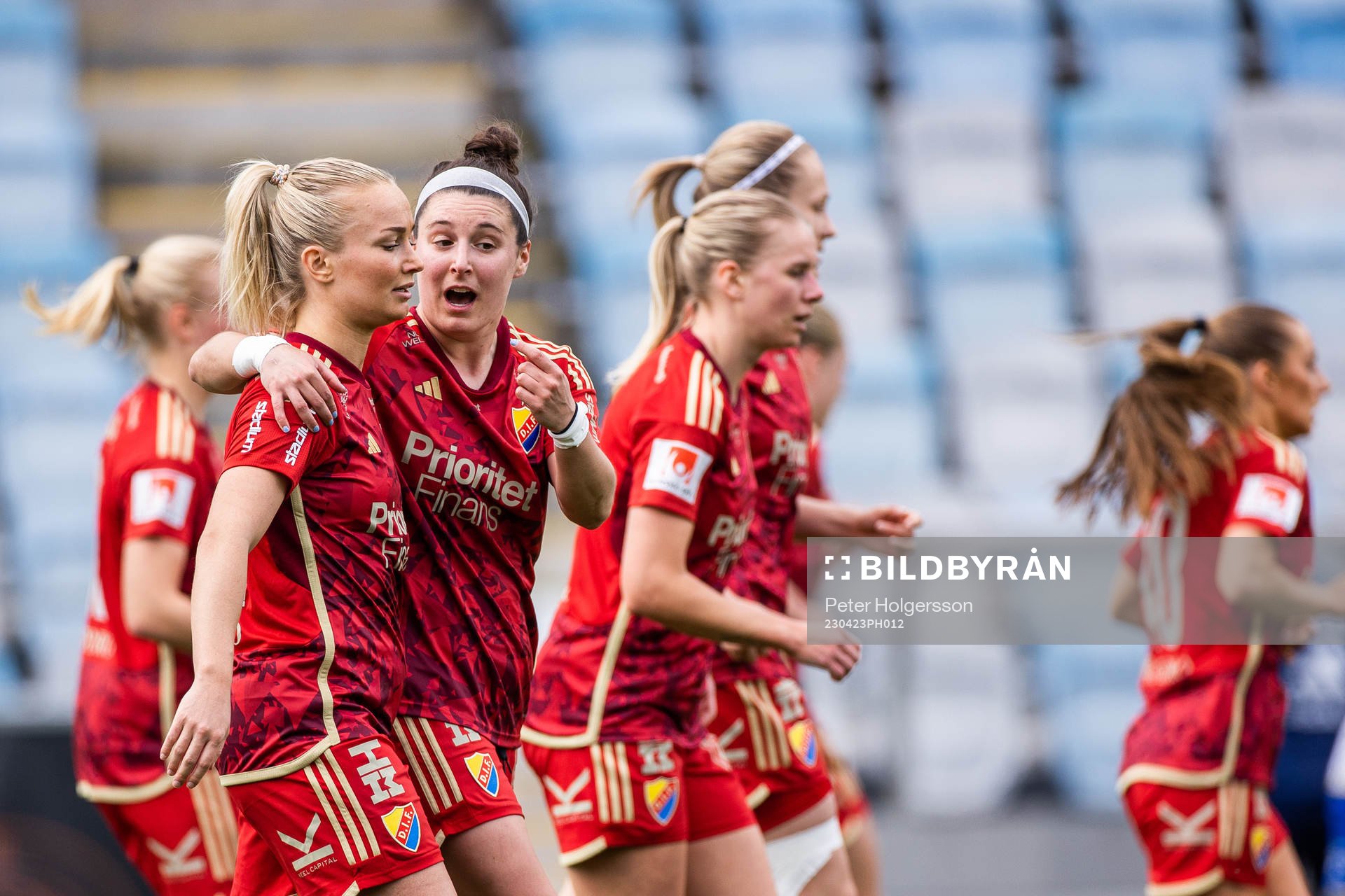 Djurgårdens Tove Almqvist och Hayley Dowd jublar