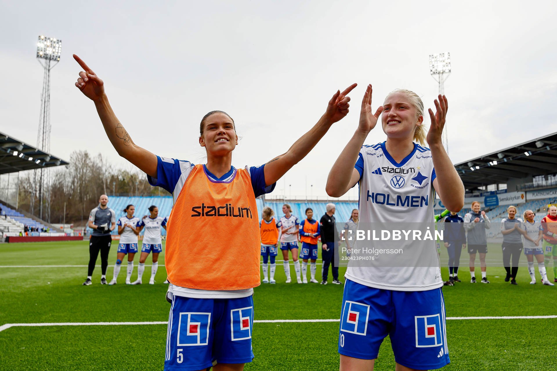 IFK Norrköpings My Cato och Wilma Leidhammar jublar