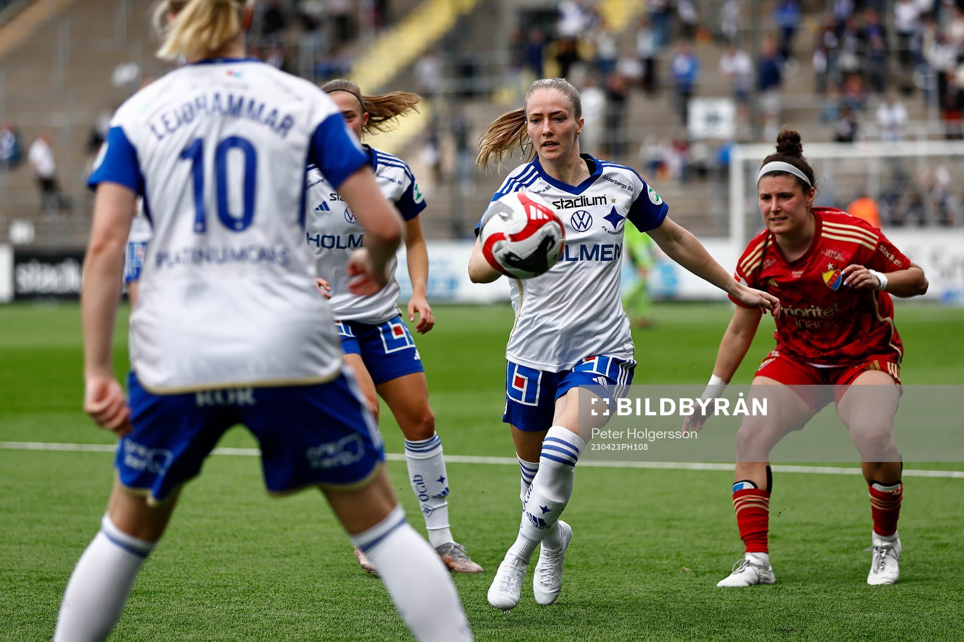 IFK Norrköpings Sabina Ravnell under fotbollsmatchen i Damallsvenskan mellan IFK Norrköping och Djurgården den 23 april 2023 i Norrköping.