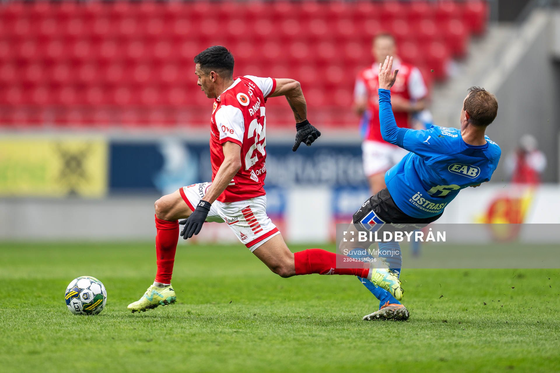 Kalmars Romario Pereira Sipiao och Halmstads Joel Allansson