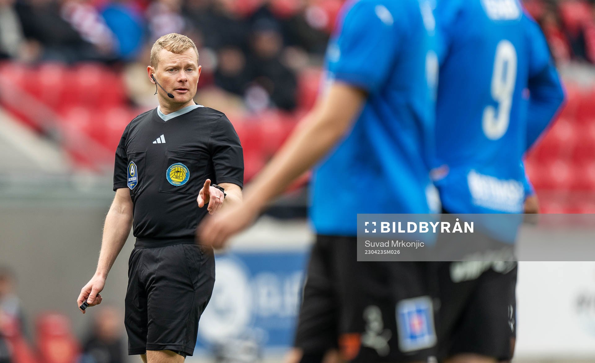 Domare Fredrik Klitte under fotbollsmatchen i Allsvenskan mellan Kalmar och Halmstad den 23 april 2023 i Kalmar. 