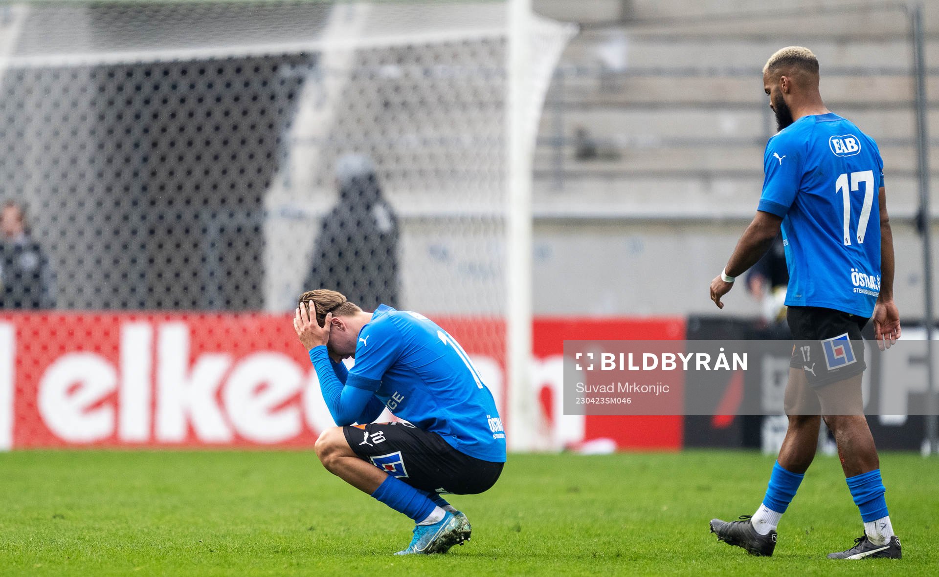 Halmstads Erik Ahlstrand och Phil Ofosu-Ayeh deppar