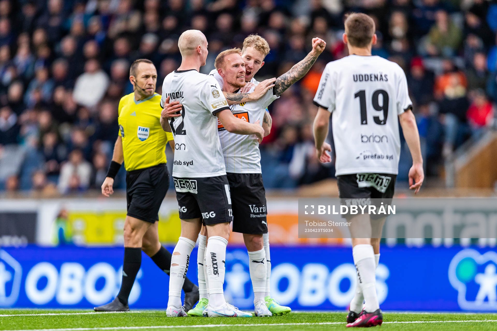 Häckens Mikkel Rygaard Jensen jublar med Valgeir