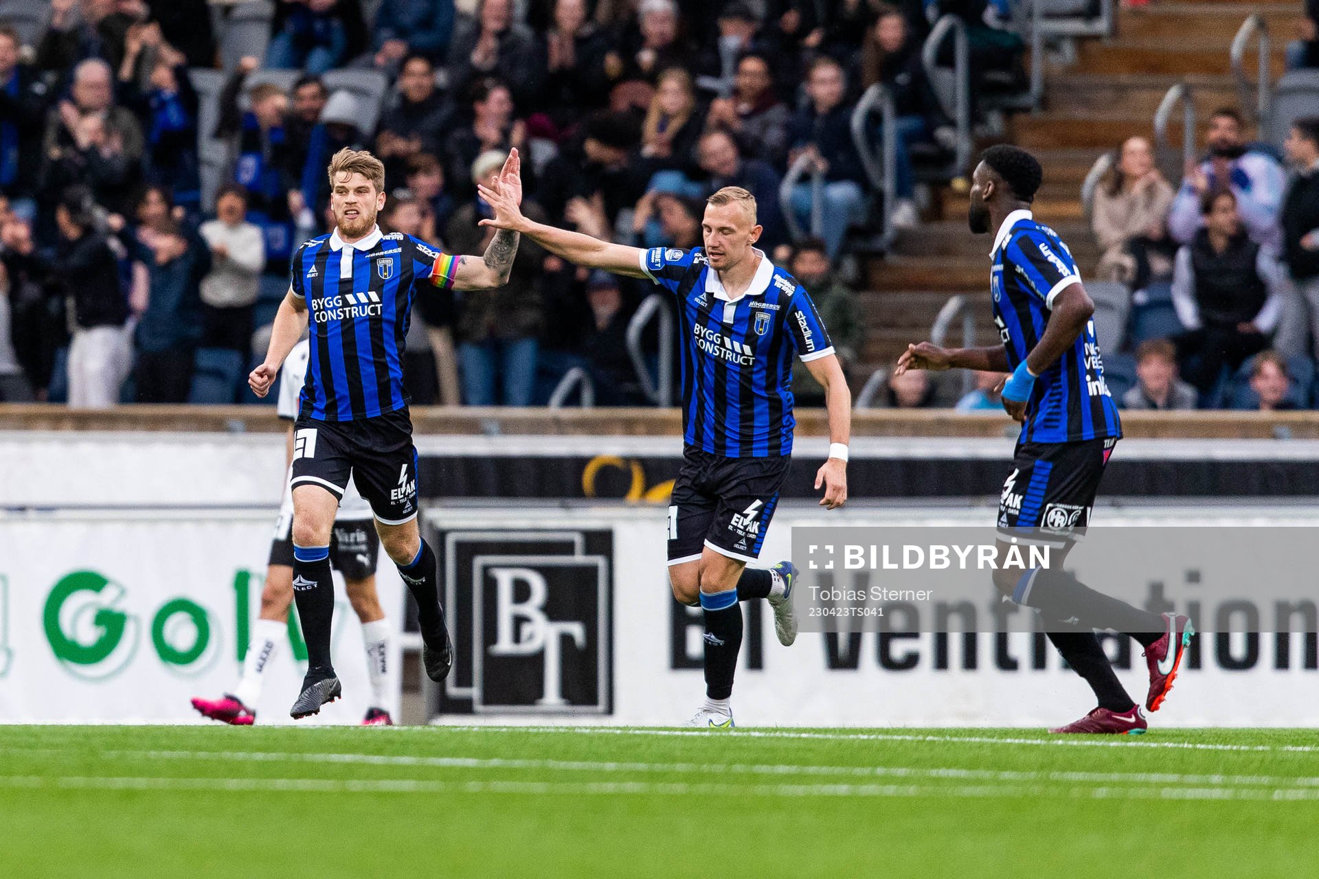Sirius Marcus Klingenberg Mathisen jublar med Jakob